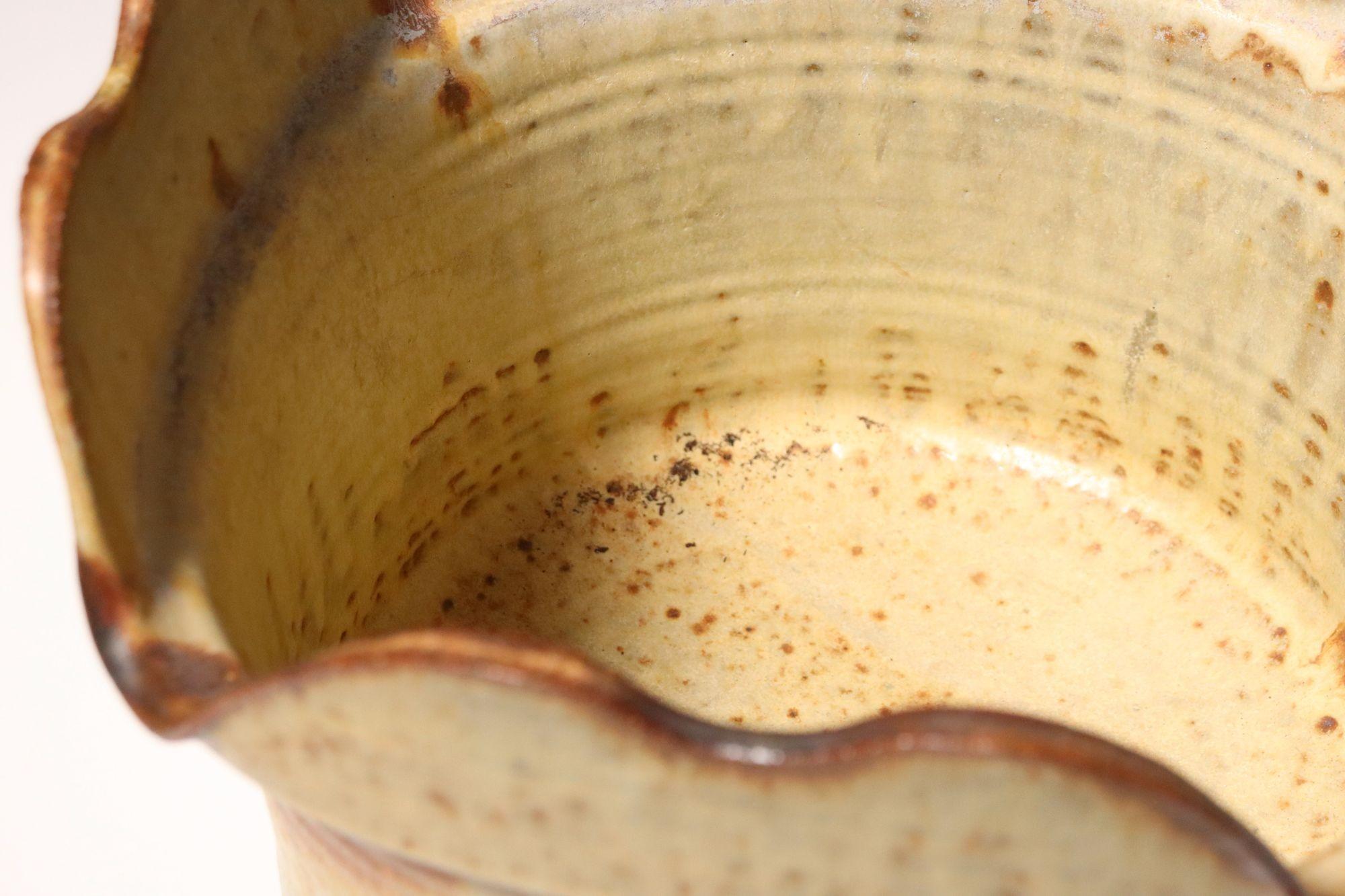 Ockerfarbener quadratischer Übertopf von Studio Pottery by Deanna Nichols im Angebot 7