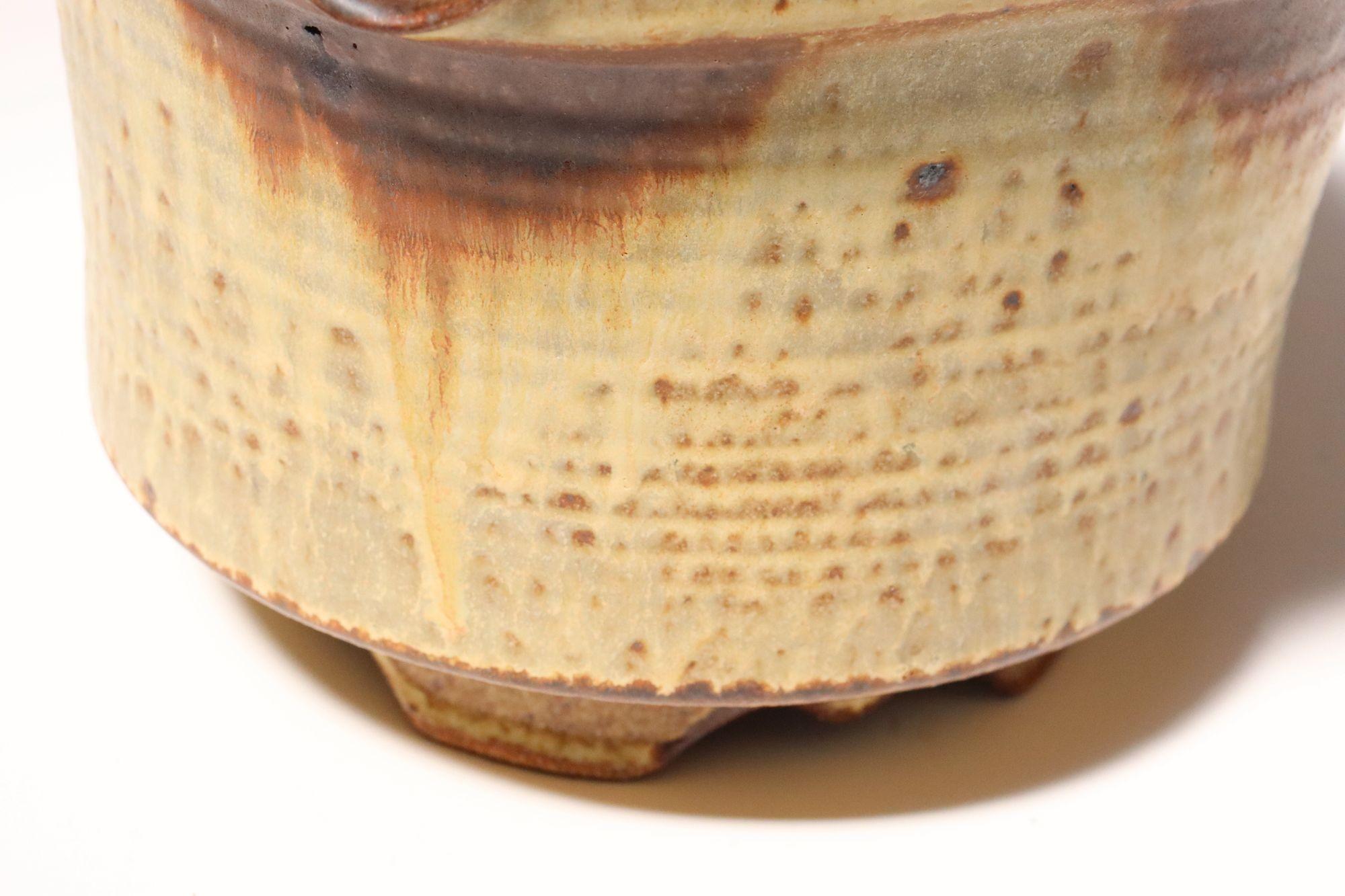 Ockerfarbener quadratischer Übertopf von Studio Pottery by Deanna Nichols im Angebot 9