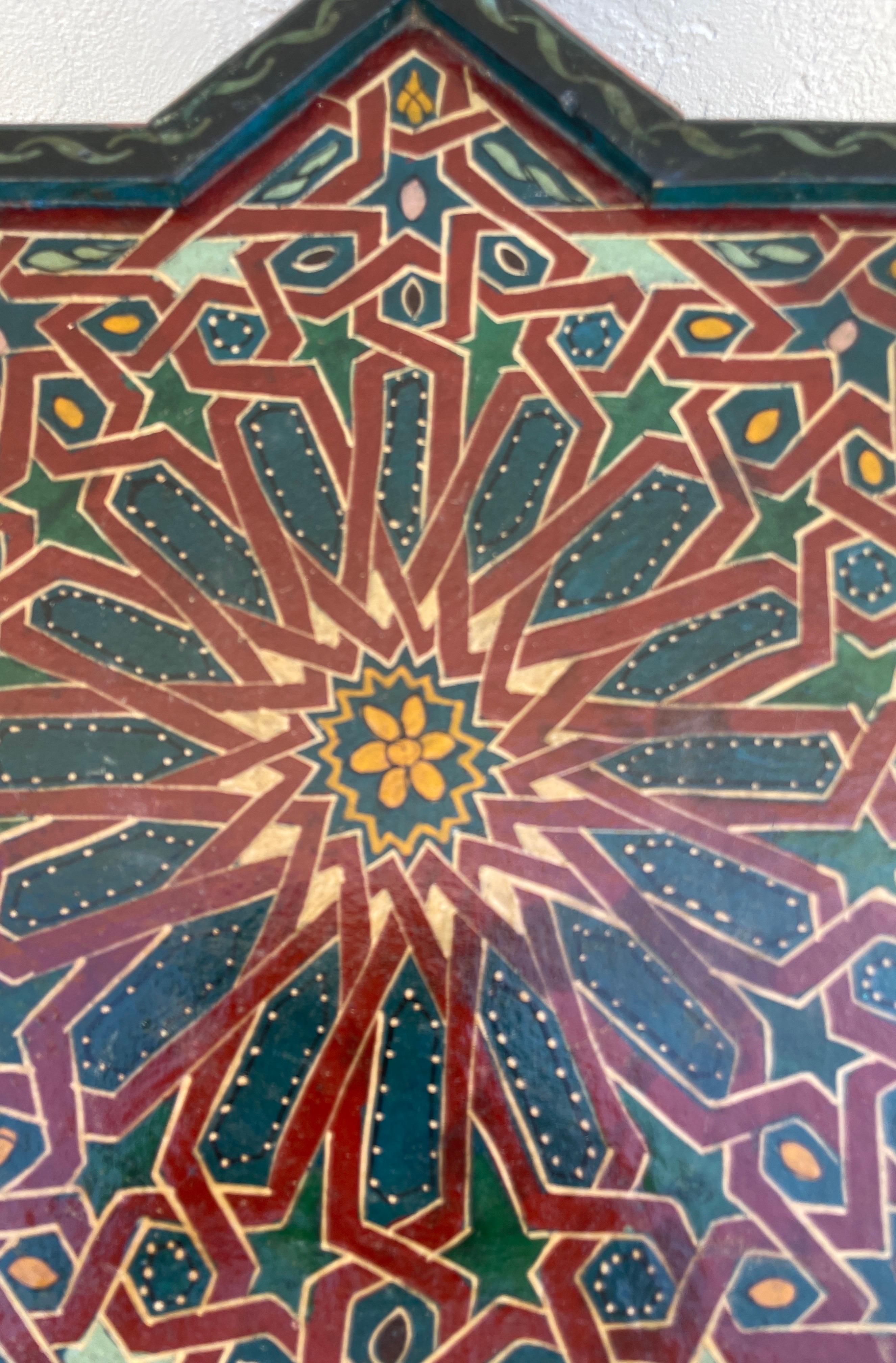 Mesa auxiliar marroquí arquitectónica vintage octogonal pintada a mano en venta 2