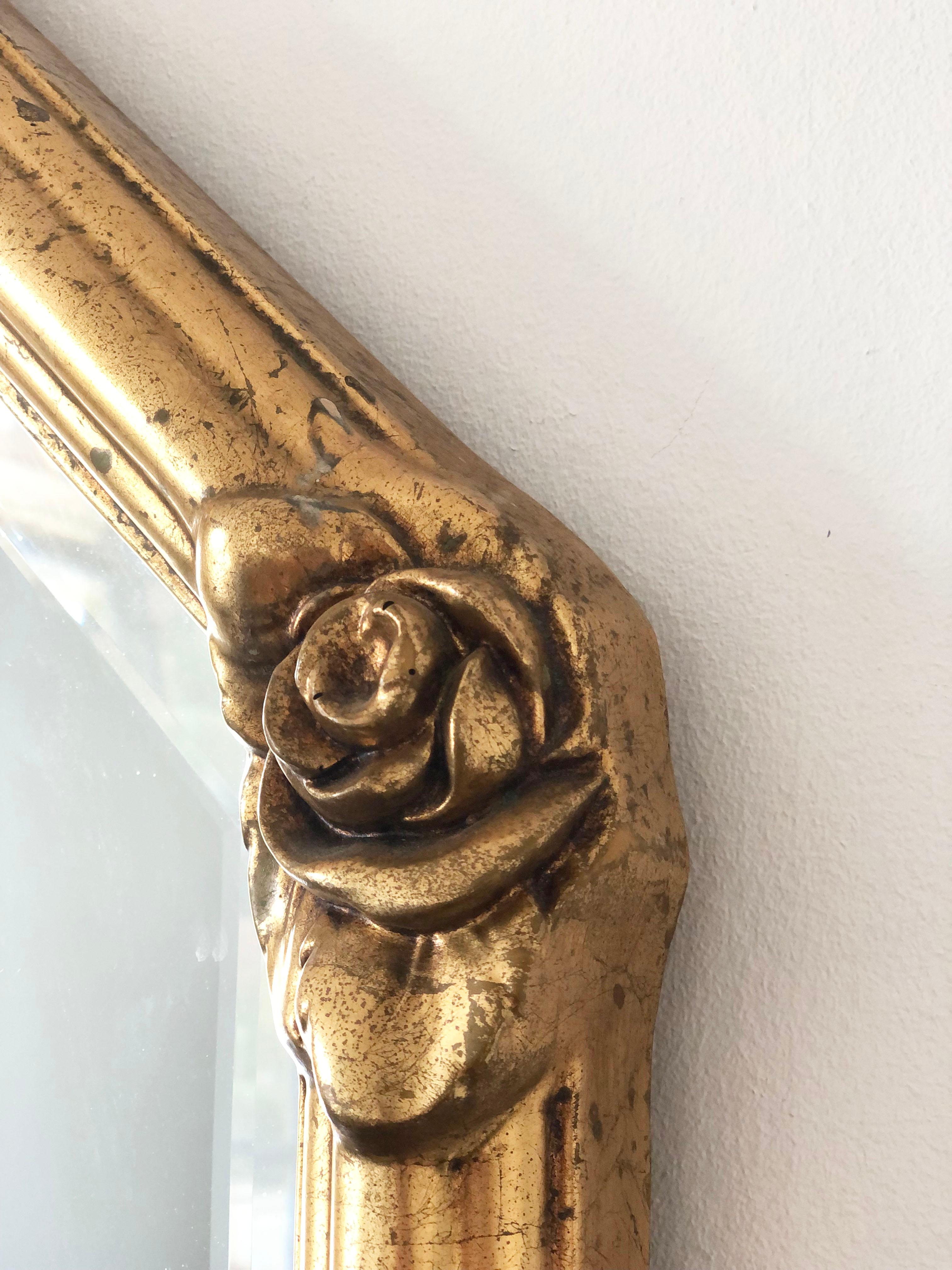 Vintage Achteckiger vergoldeter Spiegel mit Rosenakzenten im Zustand „Gut“ im Angebot in Sakskøbing, DK