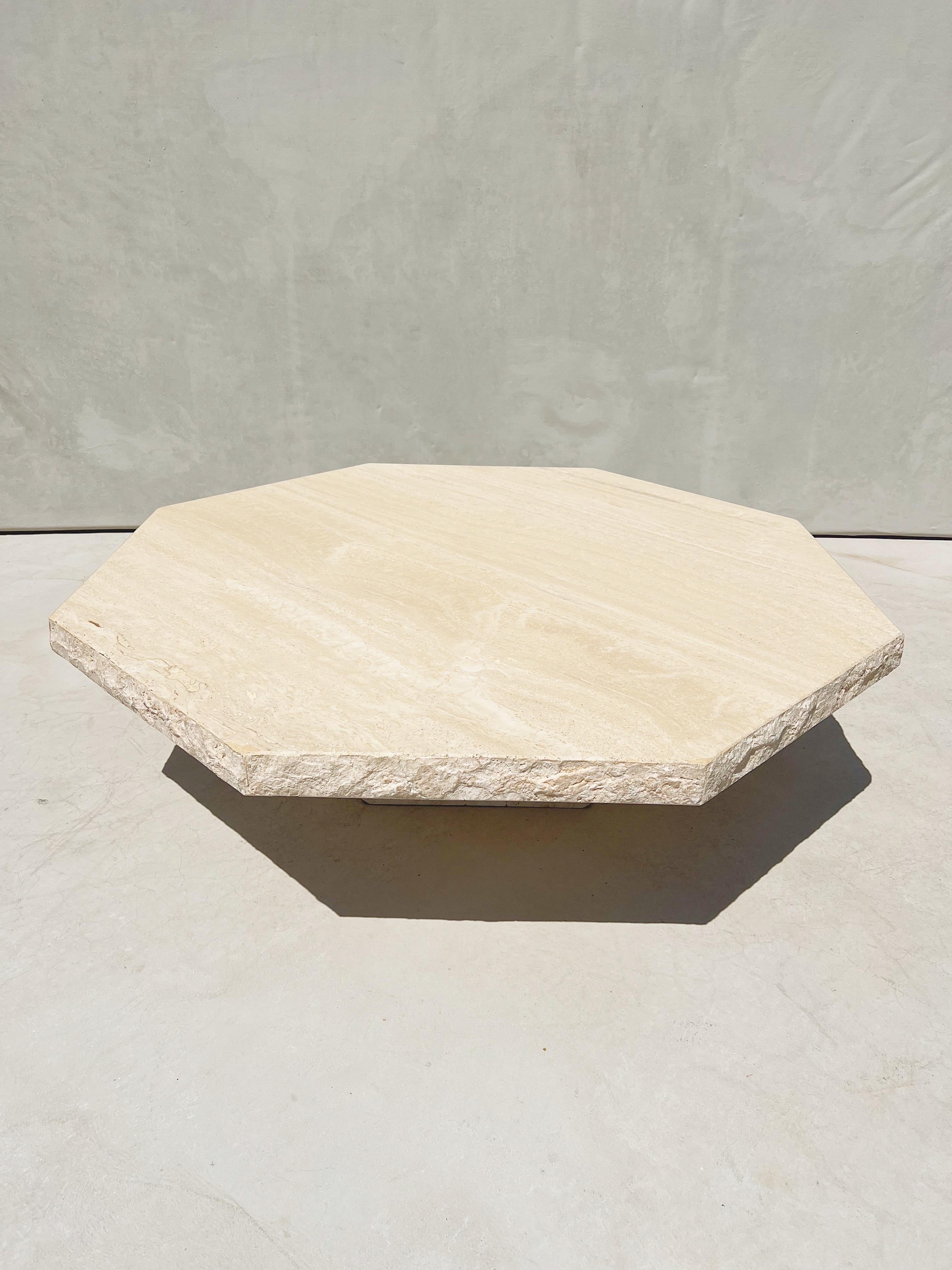 A vintage Italian travertine octagonal shaped coffee table. 

Showcasing an organic, porous, naturally textured and polished travertine base and a smooth, freshly polished and newly sealed top accented with live textured edges.

Milky, wavy,