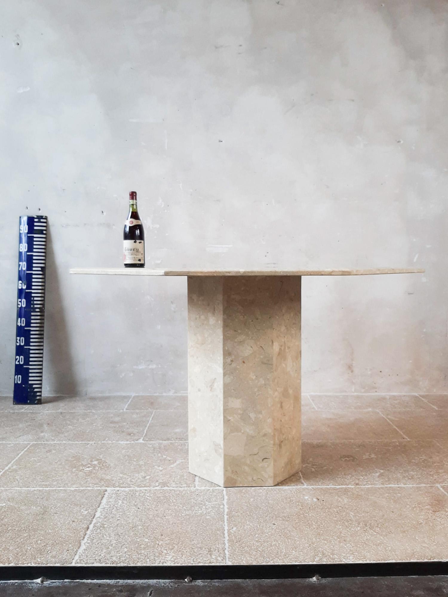 Vintage Octagonal travertine dining table
Italy 1970s

Measures: 112 x 112 cm, diagonal 121 cm
height 73 cm.