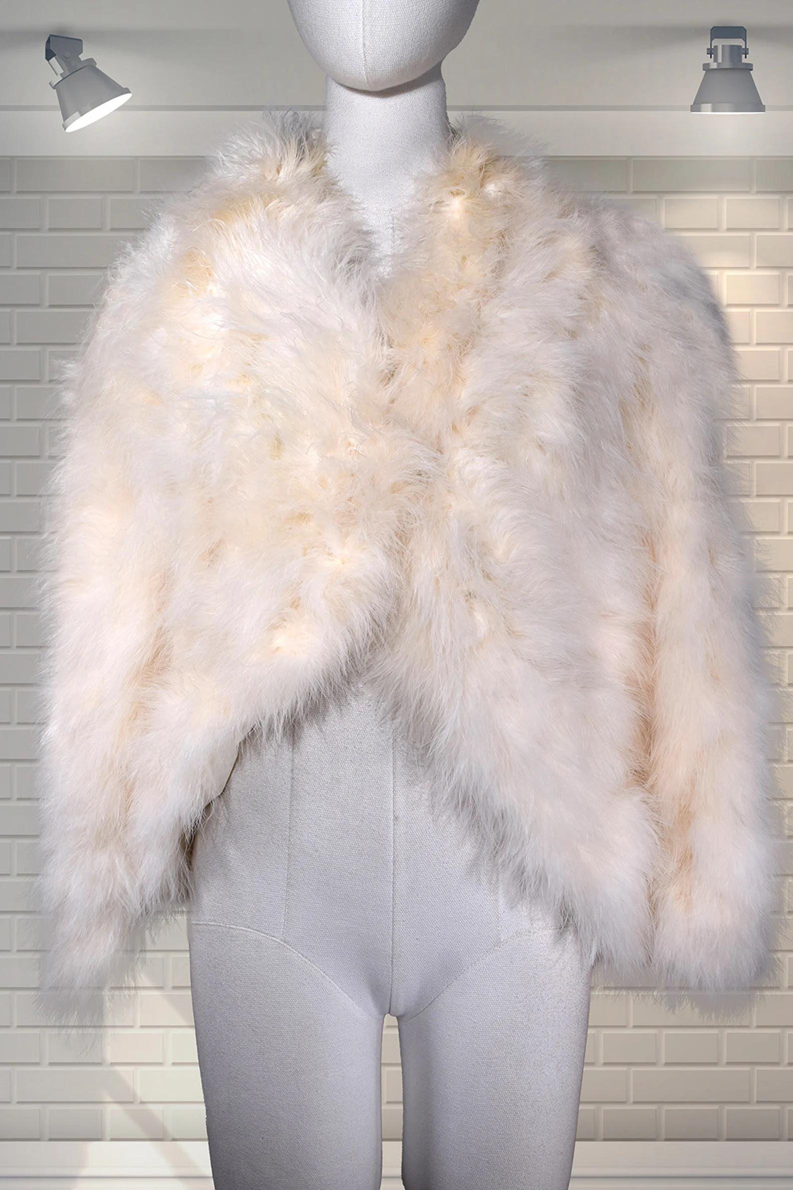 Beautiful original vintage jacket from the 1960s by Odette Barsa. Odette Barsa designed for Rita Hayworth and Barbara Streisand, amongst others - her designs were groundbreaking at the time and her pieces are gorgeous.

Marabou feathers sewn onto