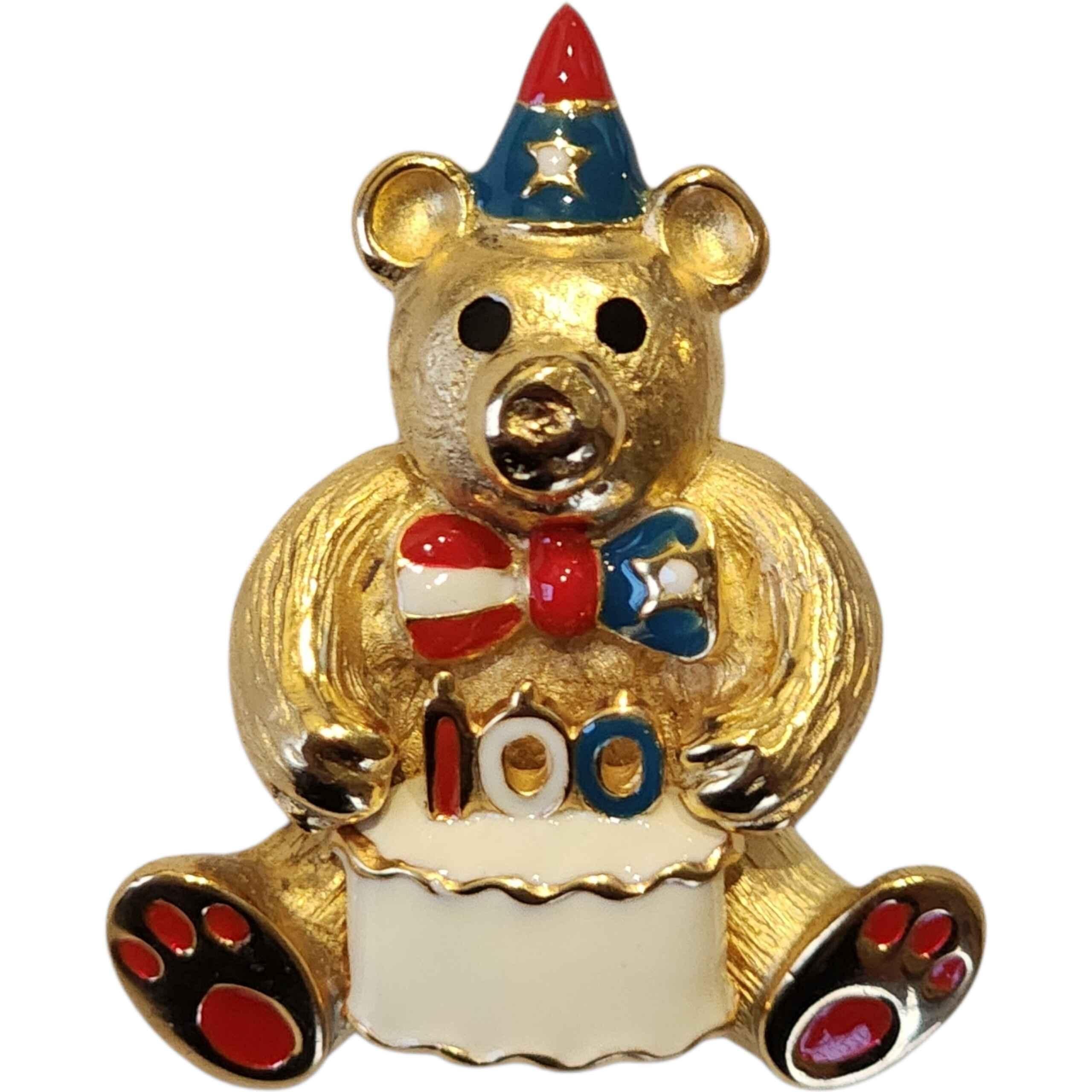 Vintage VERO Emaille Geburtstag Bär Brosche 100th Celebration Cake Pin für Damen oder Herren im Angebot