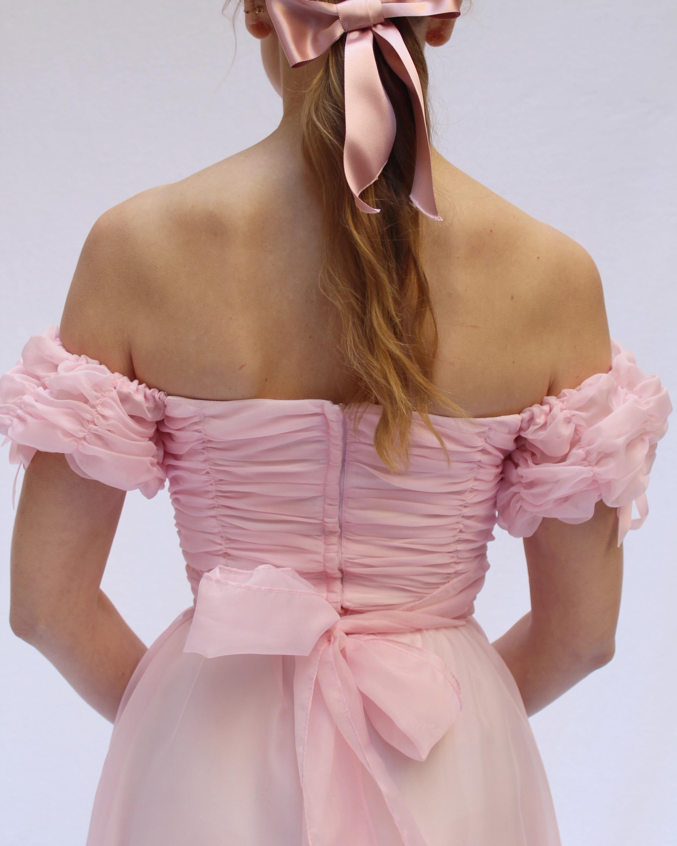 Vintage Off-the-Shoulder Tulle Princess Dress For Sale 5
