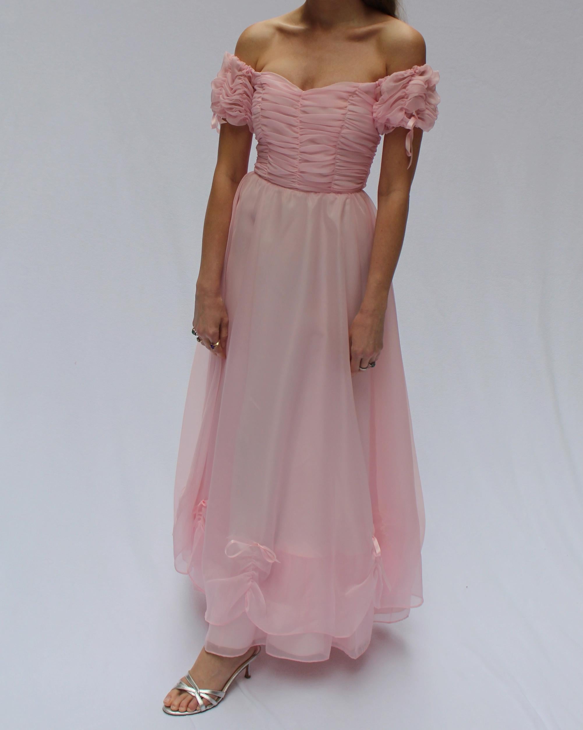 Vintage Off-the-Shoulder Tulle Princess Dress In Good Condition For Sale In New York, NY