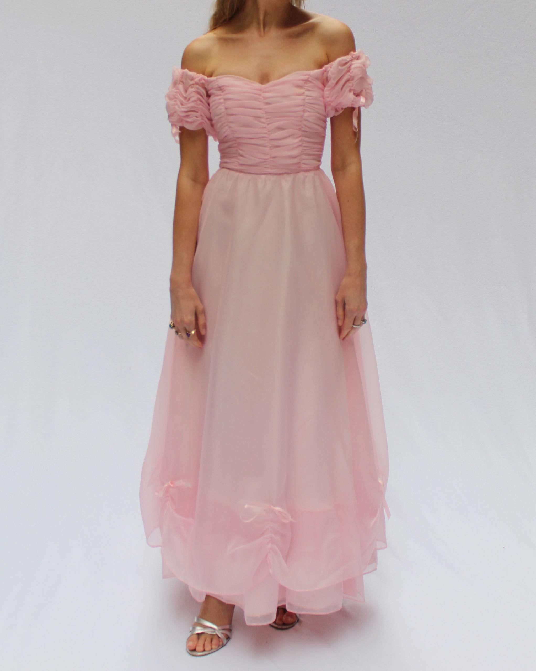 Vintage Off-the-Shoulder Tulle Princess Dress For Sale 2