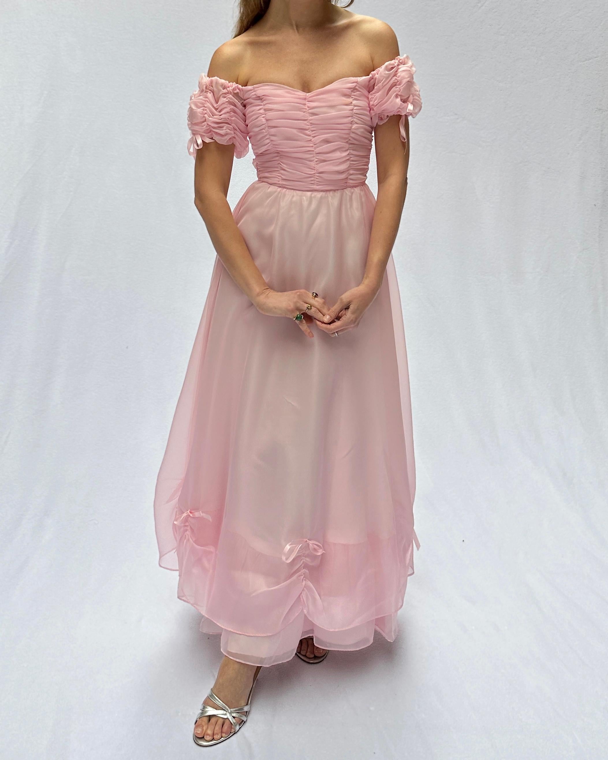 Vintage Off-the-Shoulder Tulle Princess Dress For Sale 3