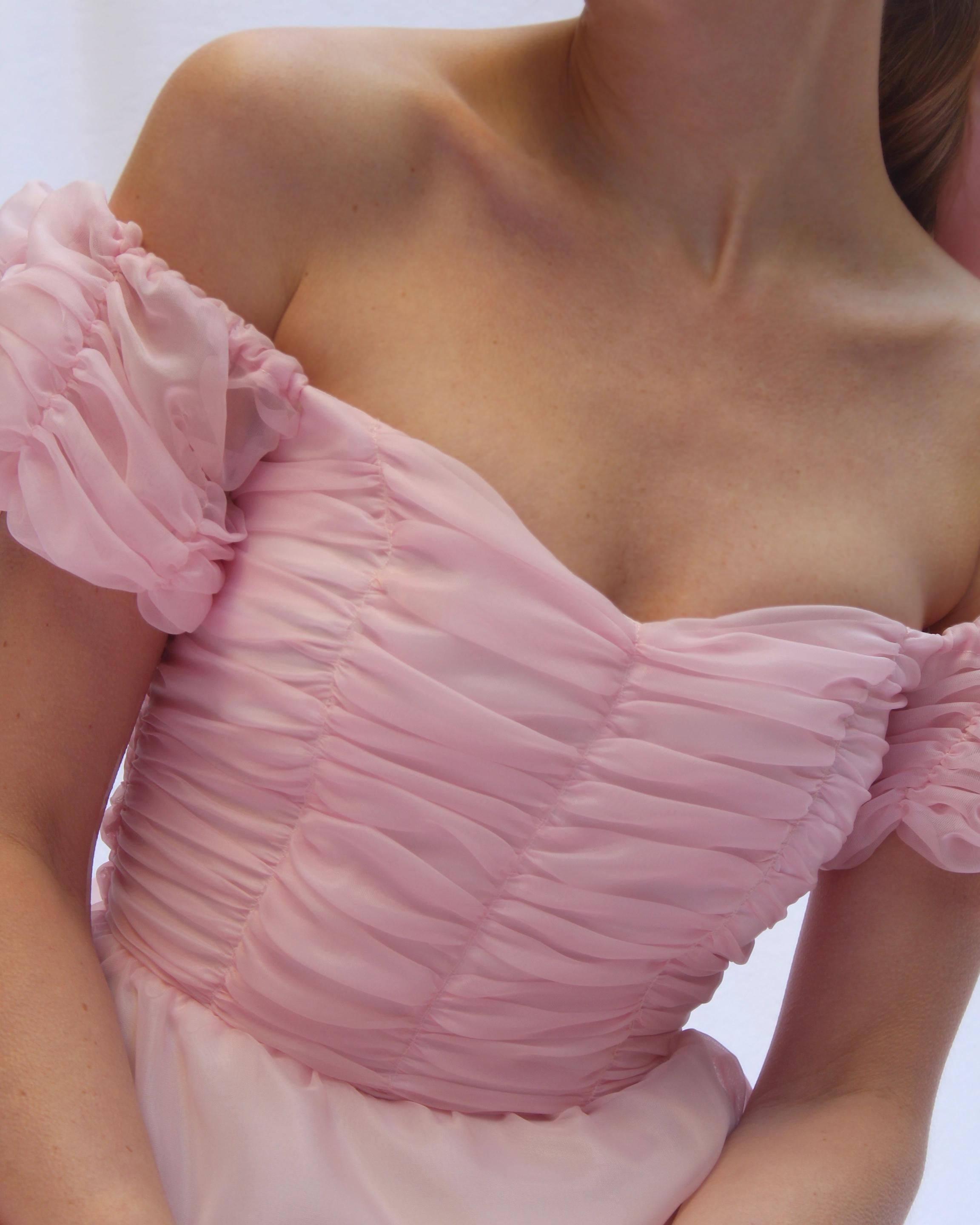 Vintage Off-the-Shoulder Tulle Princess Dress For Sale 4
