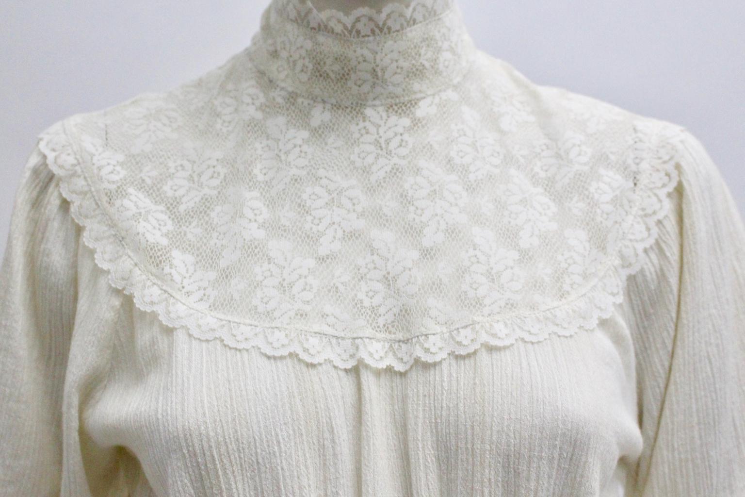 Vintage Off White Boho Day Dress with Laces 1970s France For Sale 6