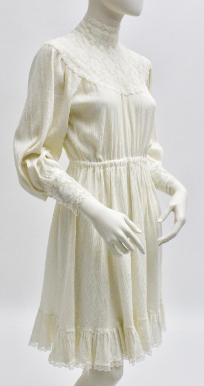 Vintage Off White Boho Day Dress with Laces 1970s France For Sale 1