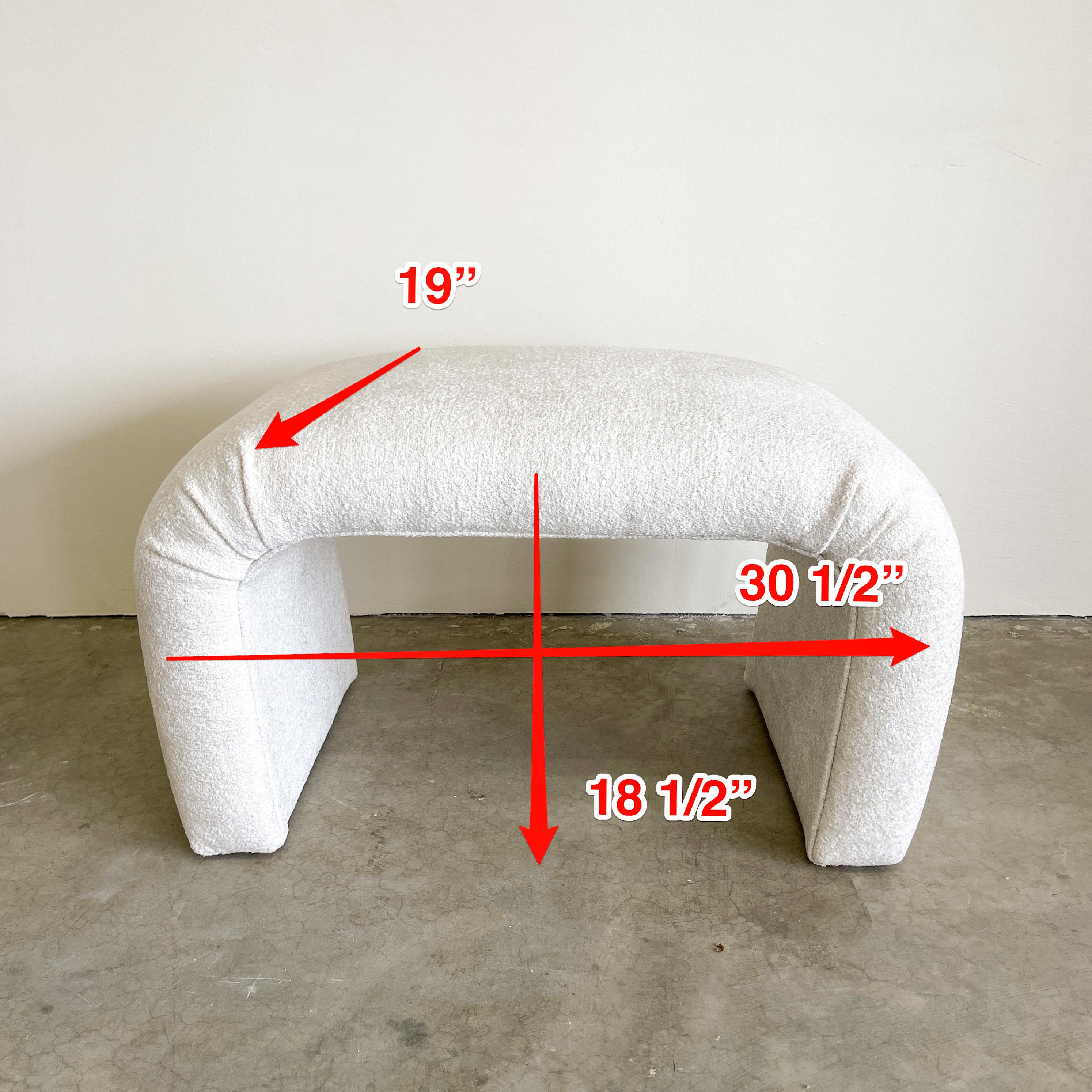Banc en tissu bouclé blanc cassé postmoderne rétro MCM des années 80 en vente 3
