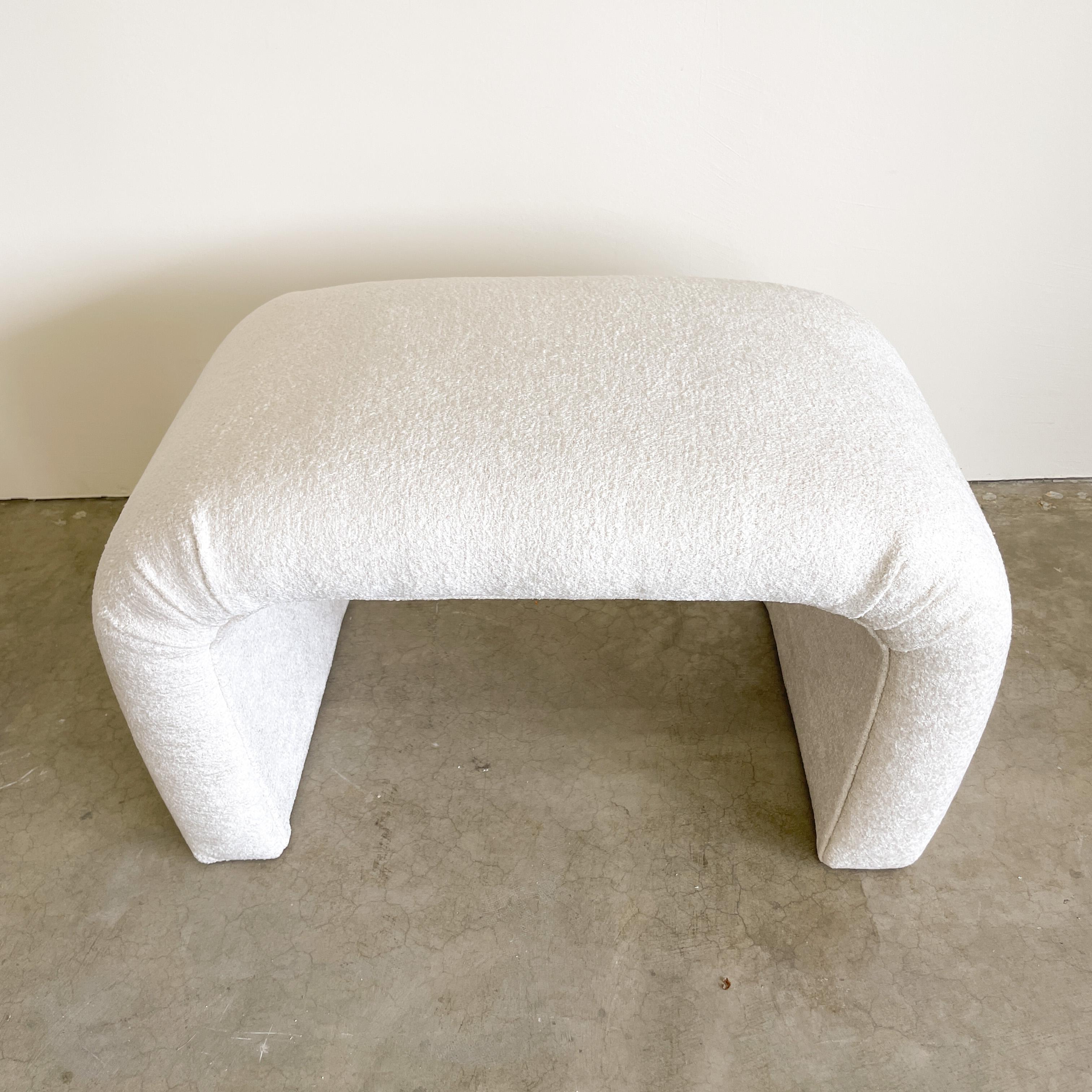 Fin du 20e siècle Banc en tissu bouclé blanc cassé postmoderne rétro MCM des années 80 en vente