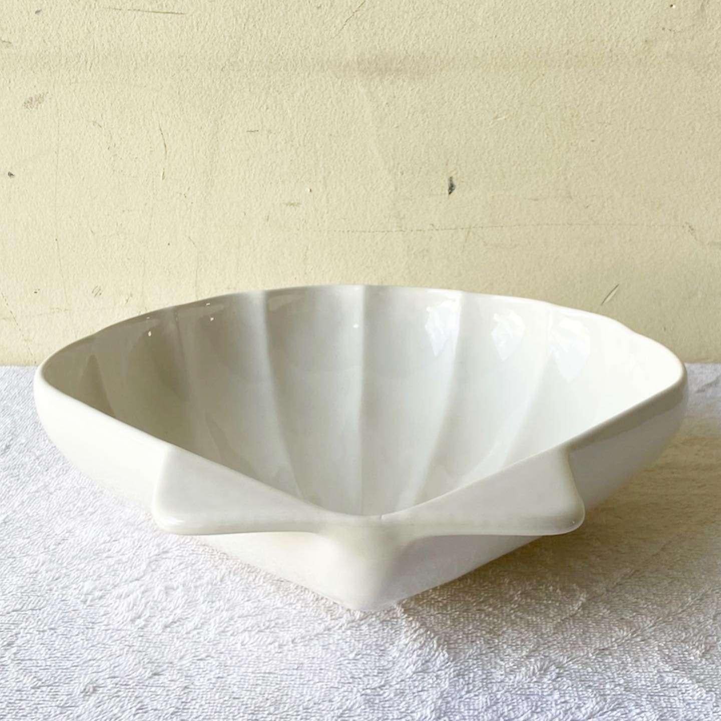 Wonderful vintage ceramic sea shell serving dish. Features an off white glossy finish.
