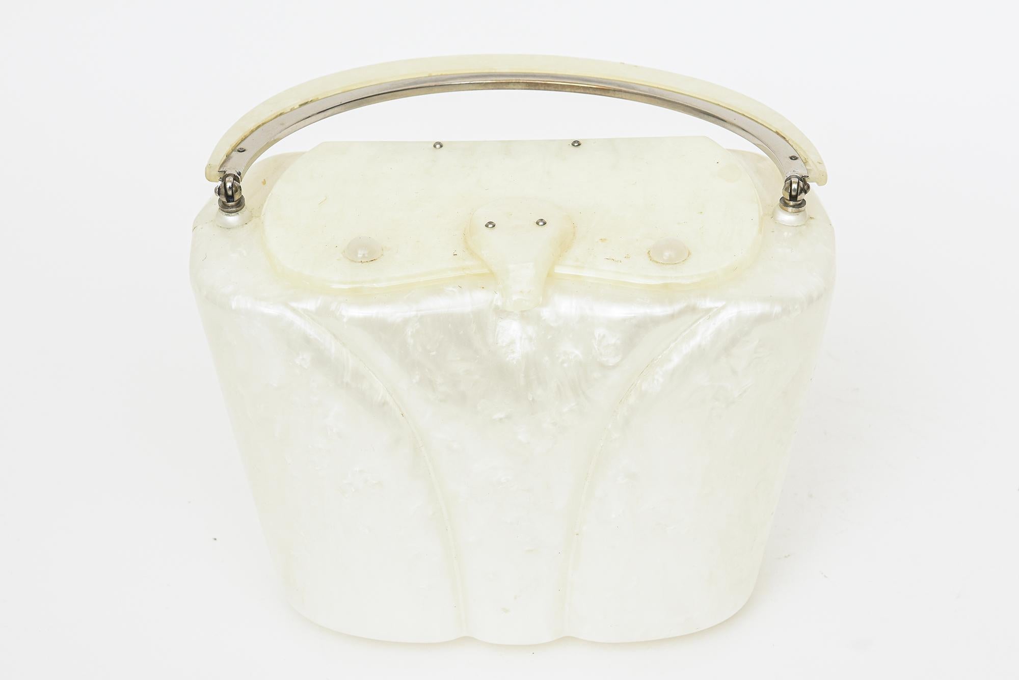 Vintage Off White Pearlized Lucite Top Handle Handle Unisexe en vente