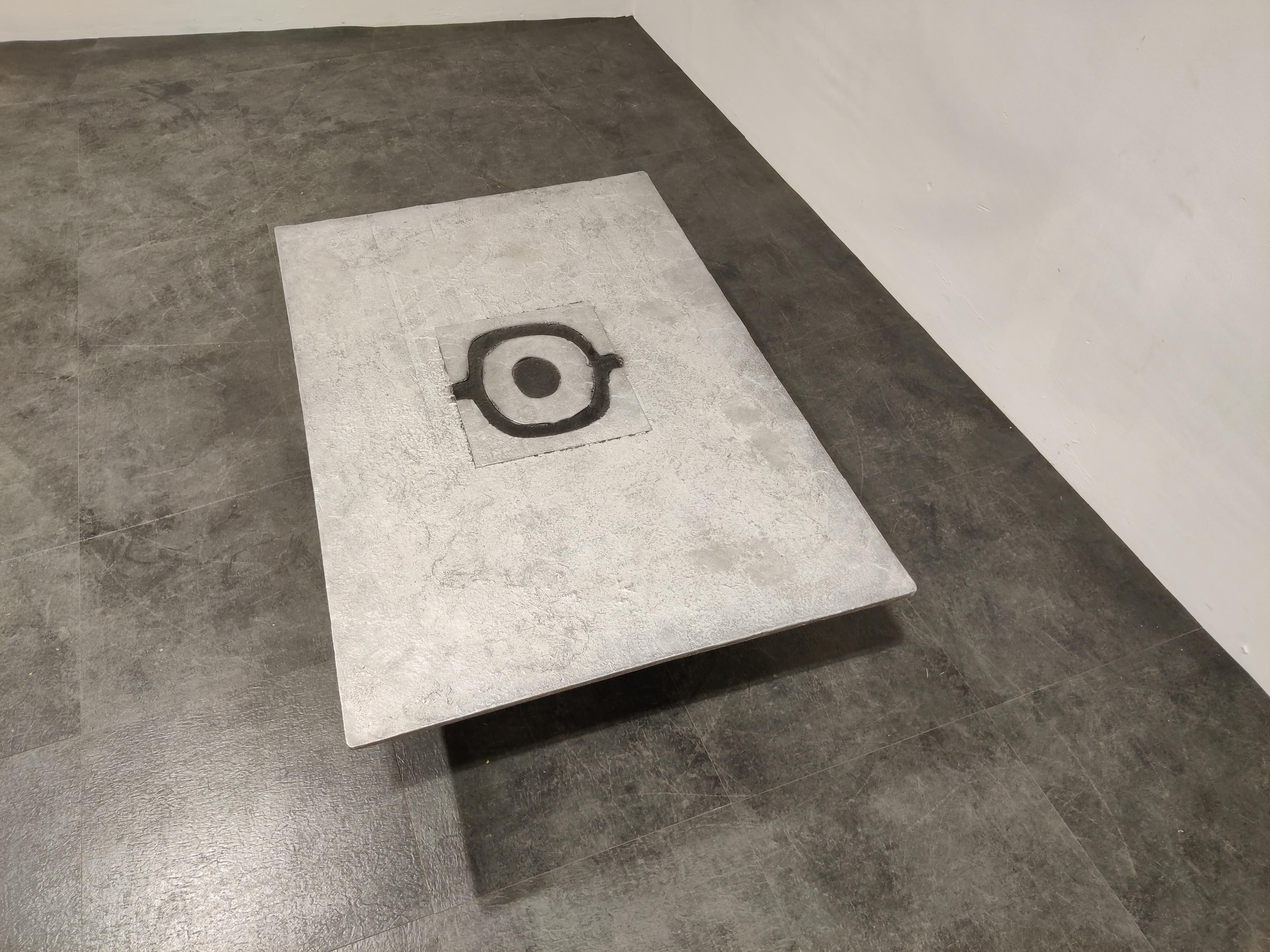 Beautiful coffee table by the famous Belgian artist Willy Ceysens. The table is made of cast aluminum and has a chrome plated metal sheet base. 

It features a modernist piece in the center and a rough metal surface. 

Good original condition,