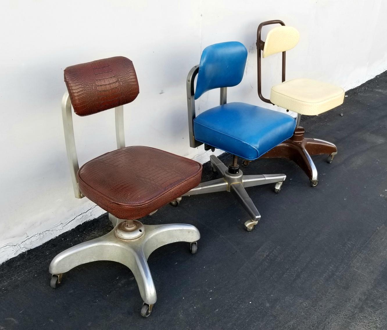 Three office chairs from the 1960 s. Chairs can be sold separately. Chairs are fully functional and reupholstered.
Office chairs are sign and they are from the different company in USA.
USA continental  in home delivery $ 450 2-4 weeks 