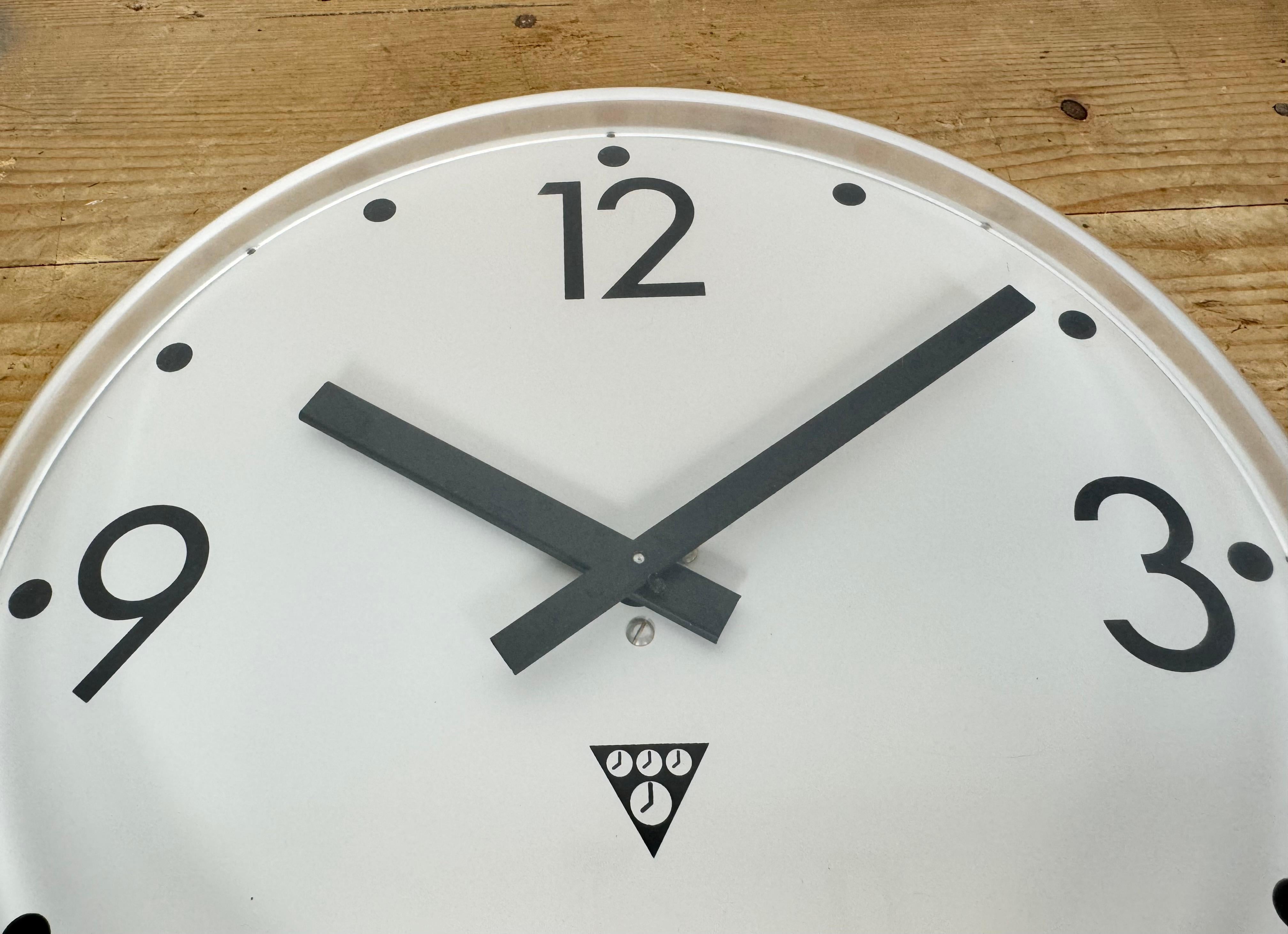 Horloge murale de bureau vintage Pragotron, années 1980 en vente 3