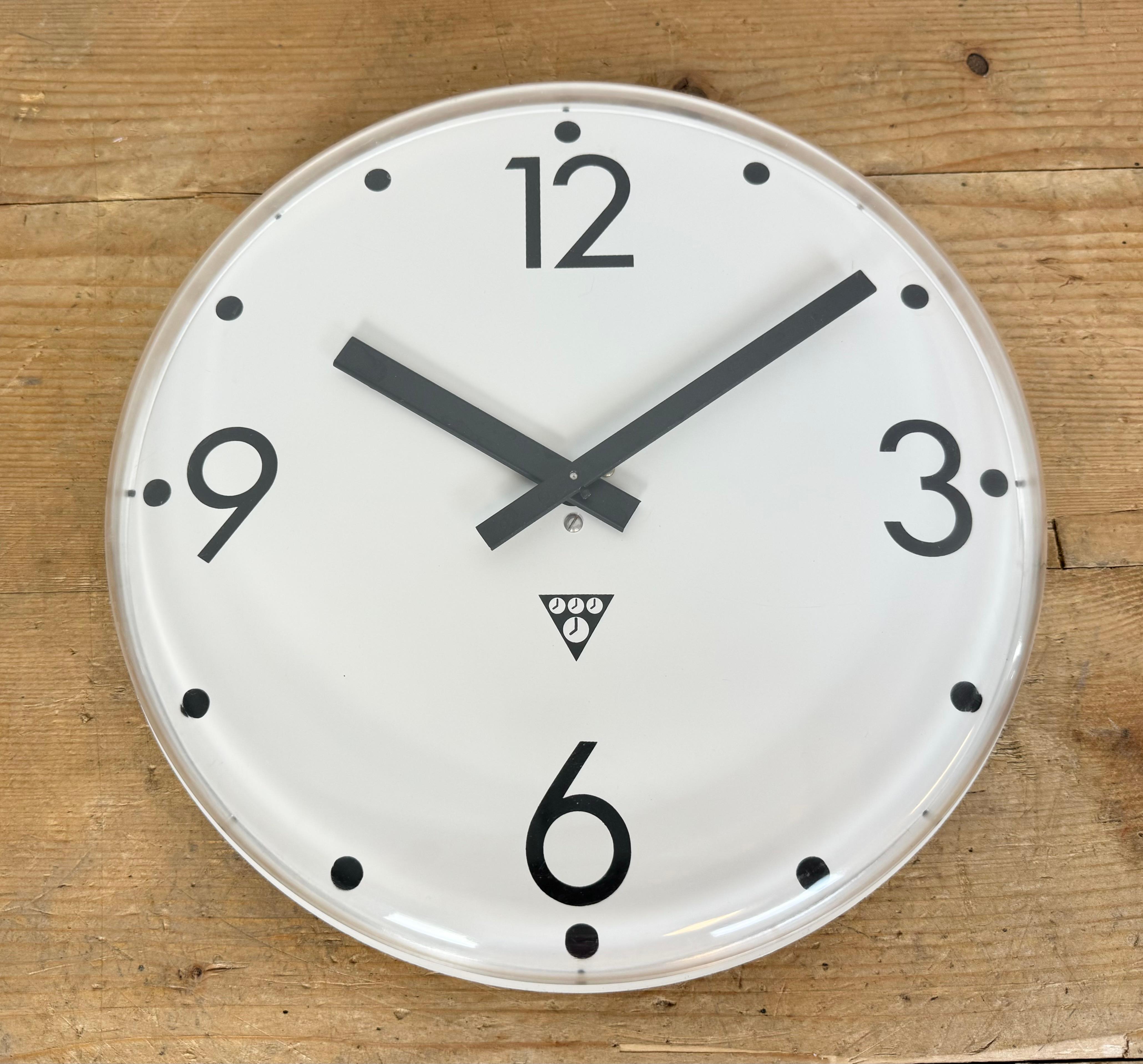 Horloge murale de bureau vintage Pragotron, années 1980 en vente 4