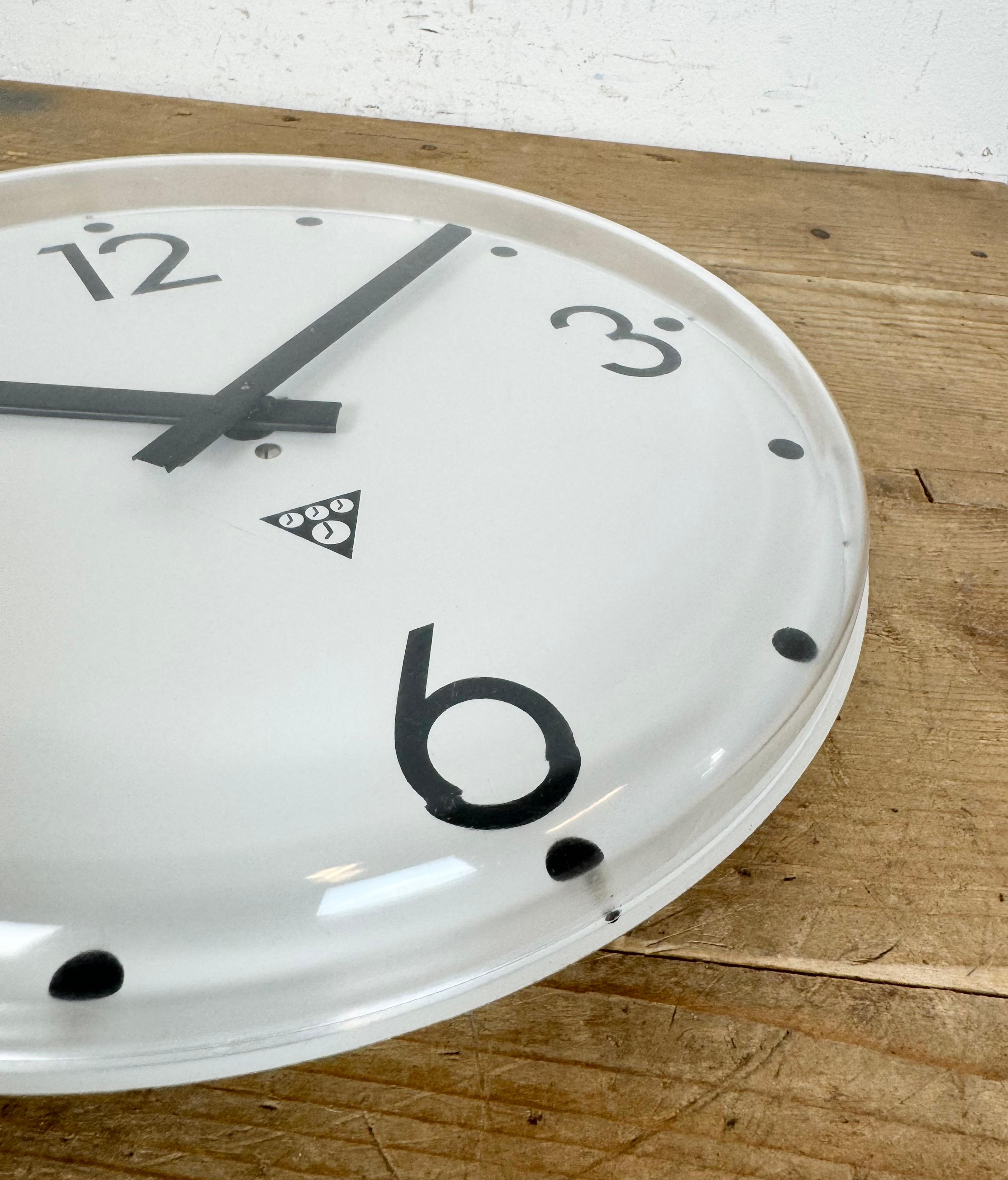Horloge murale de bureau vintage Pragotron, années 1980 en vente 5