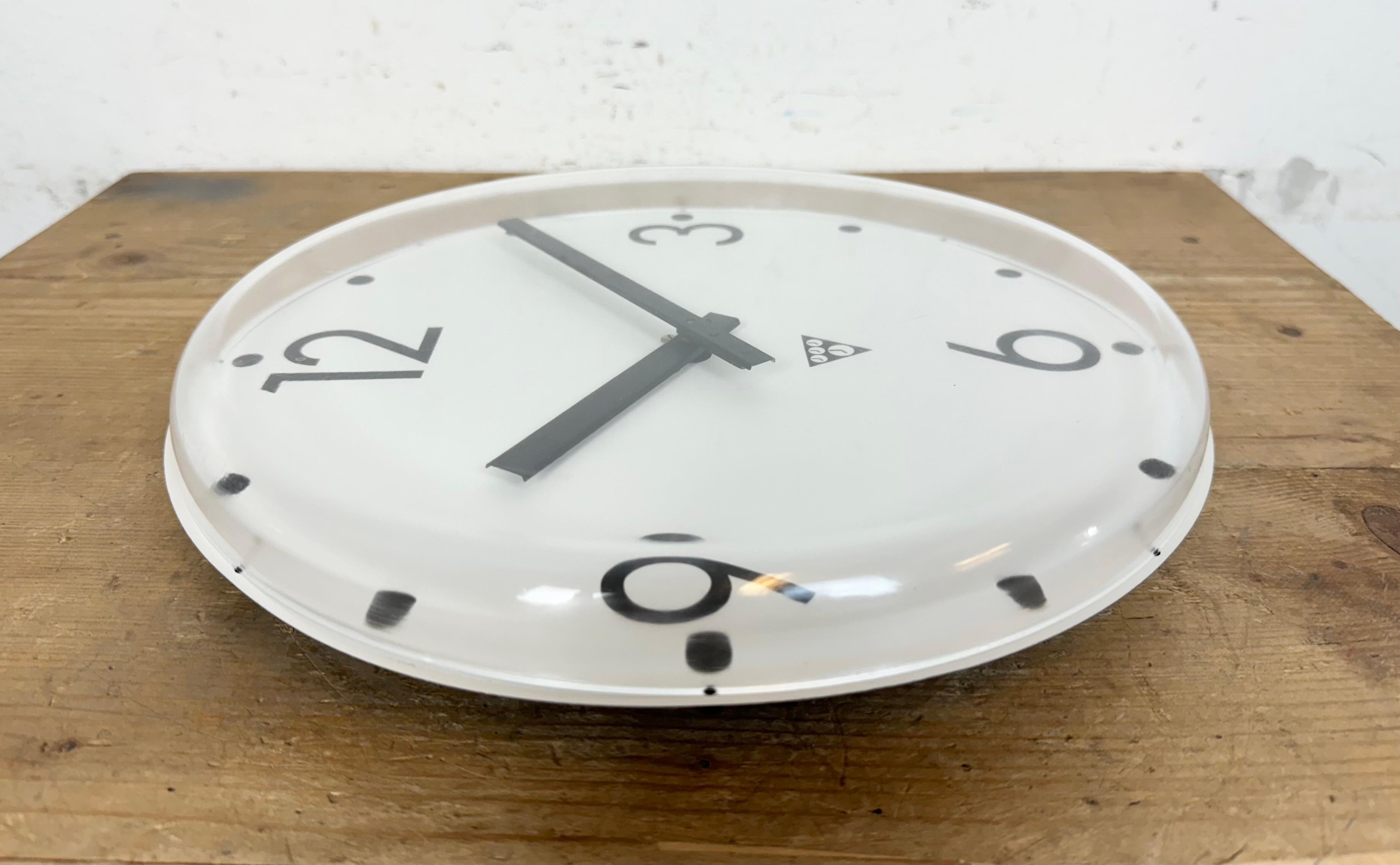 Horloge murale de bureau vintage Pragotron, années 1980 en vente 6