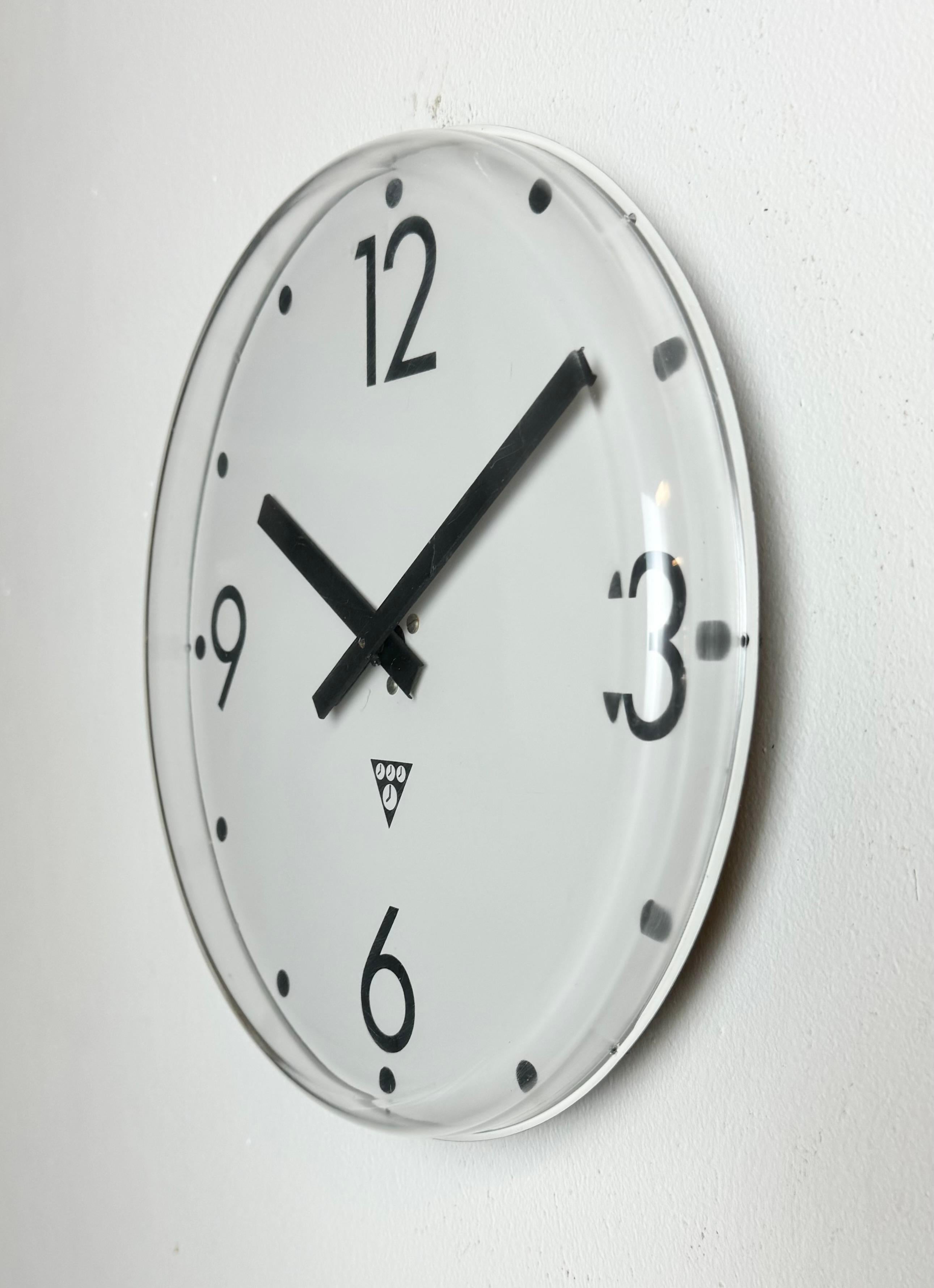 Industriel Horloge murale de bureau vintage Pragotron, années 1980 en vente