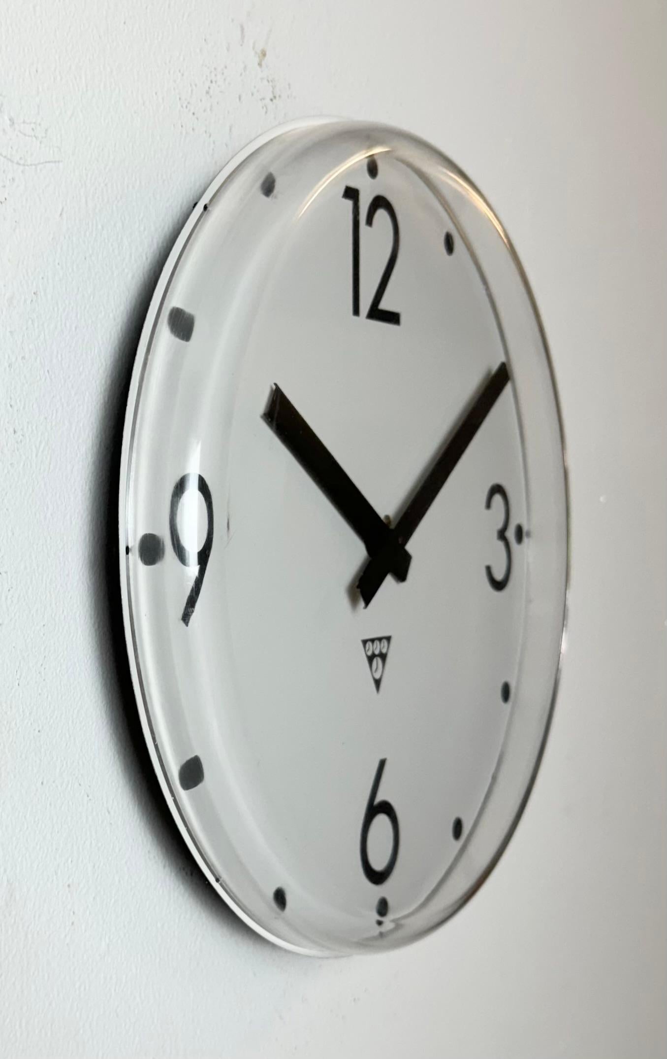 Tchèque Horloge murale de bureau vintage Pragotron, années 1980 en vente