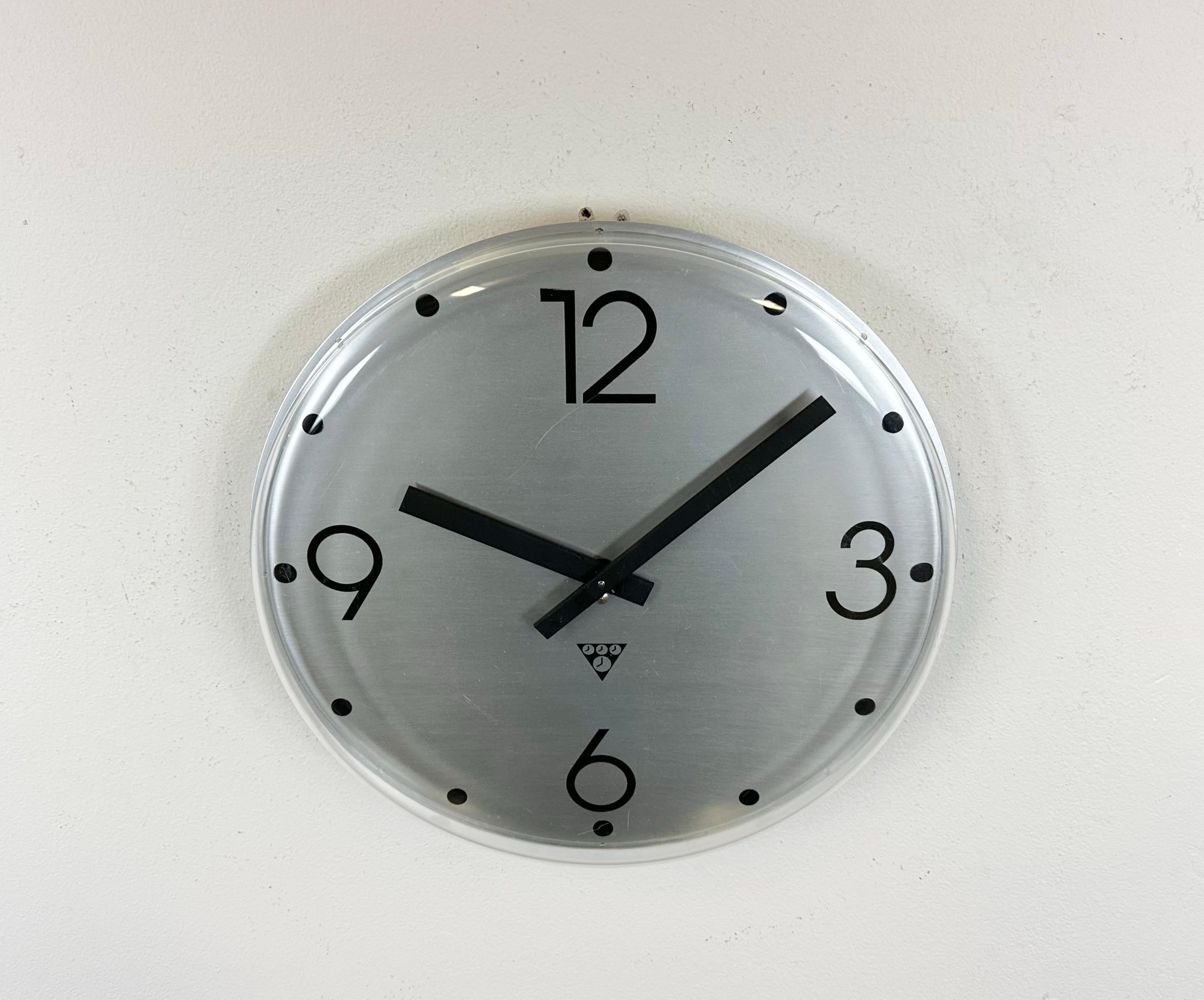 Vintage Office Wall Clock from Pragotron, 1980s In Good Condition In Kojetice, CZ