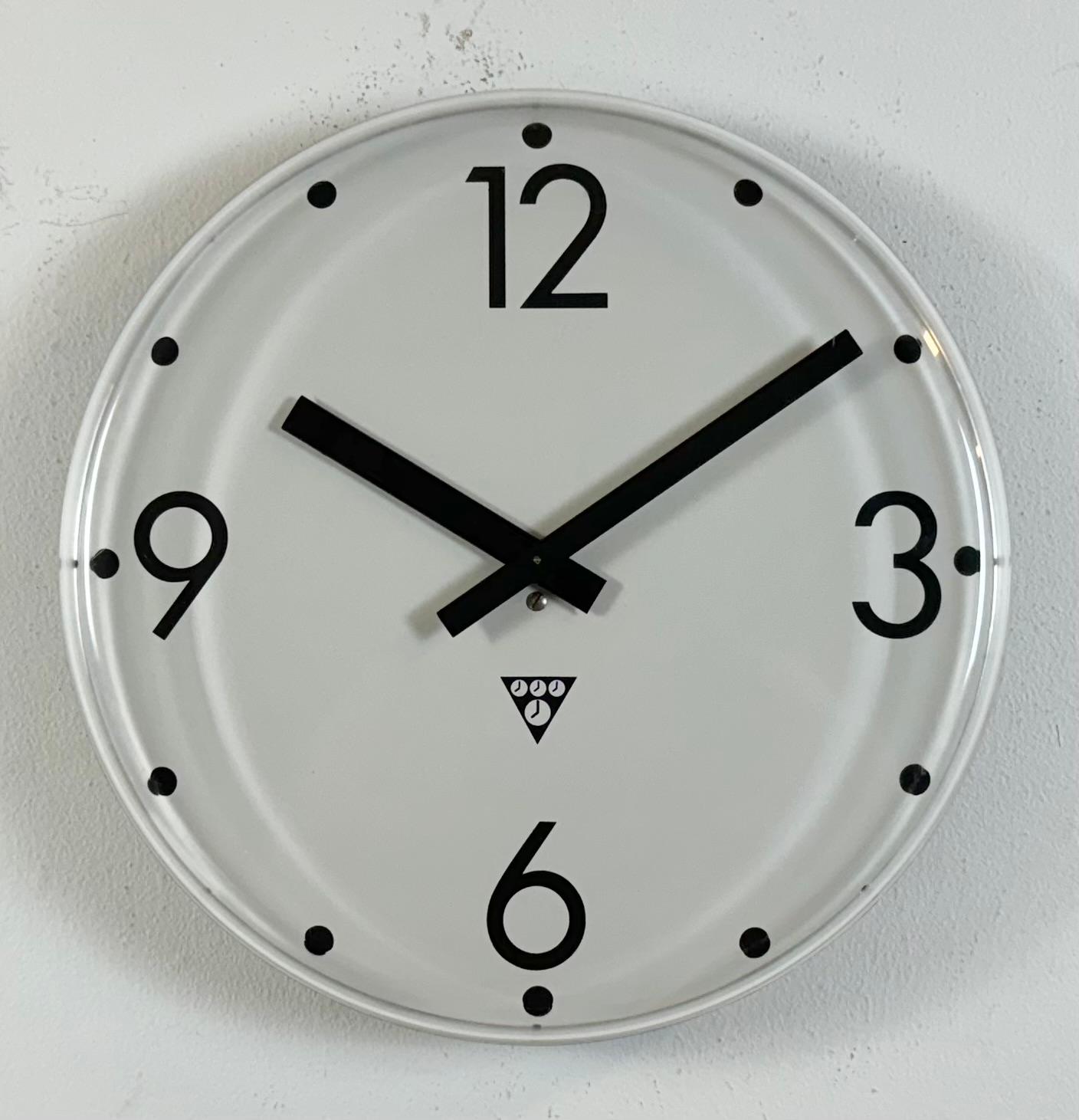 Horloge murale de bureau vintage Pragotron, années 1980 Bon état - En vente à Kojetice, CZ