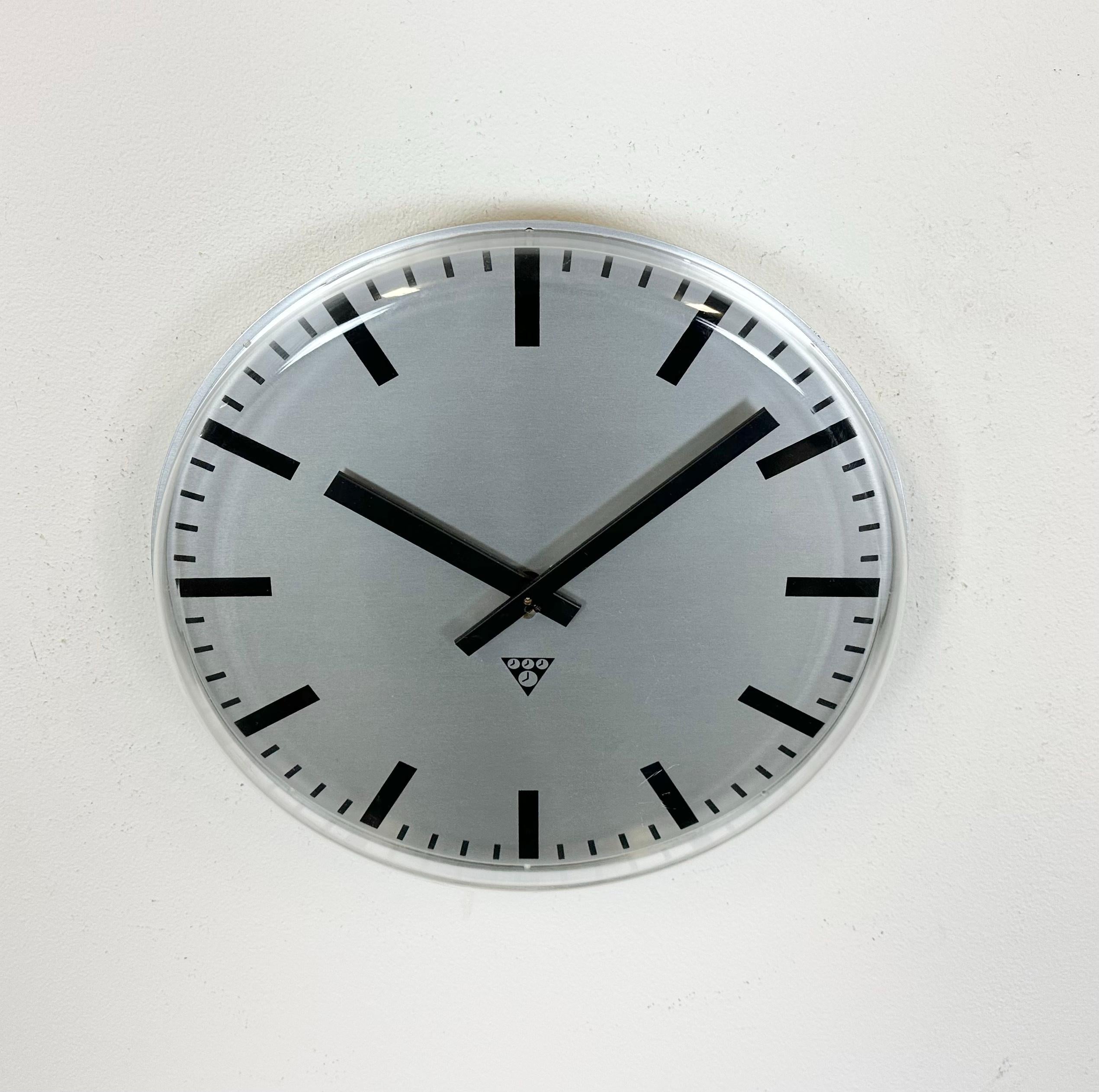 Fin du 20e siècle Horloge murale de bureau vintage Pragotron, années 1980 en vente