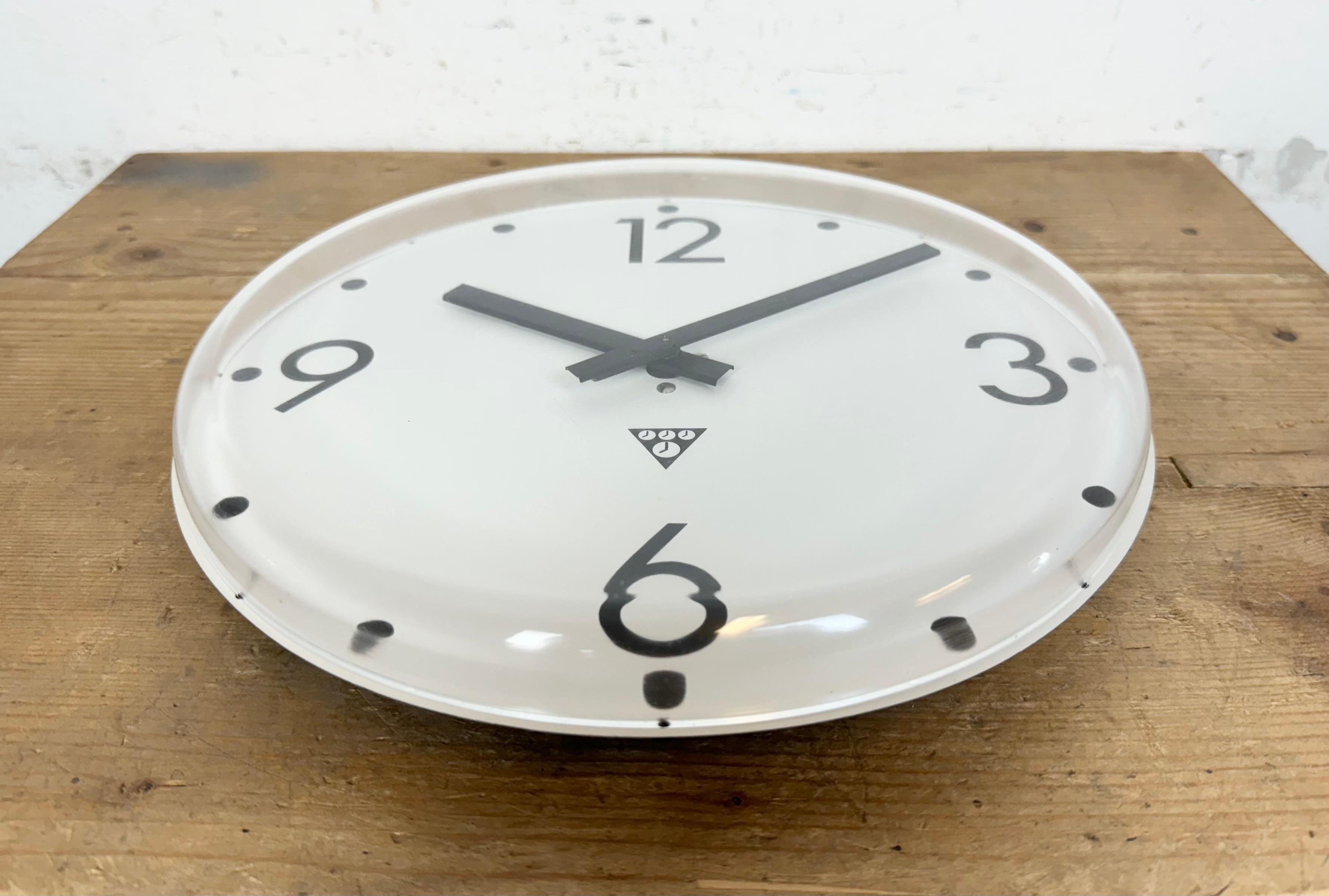 Horloge murale de bureau vintage Pragotron, années 1980 en vente 1