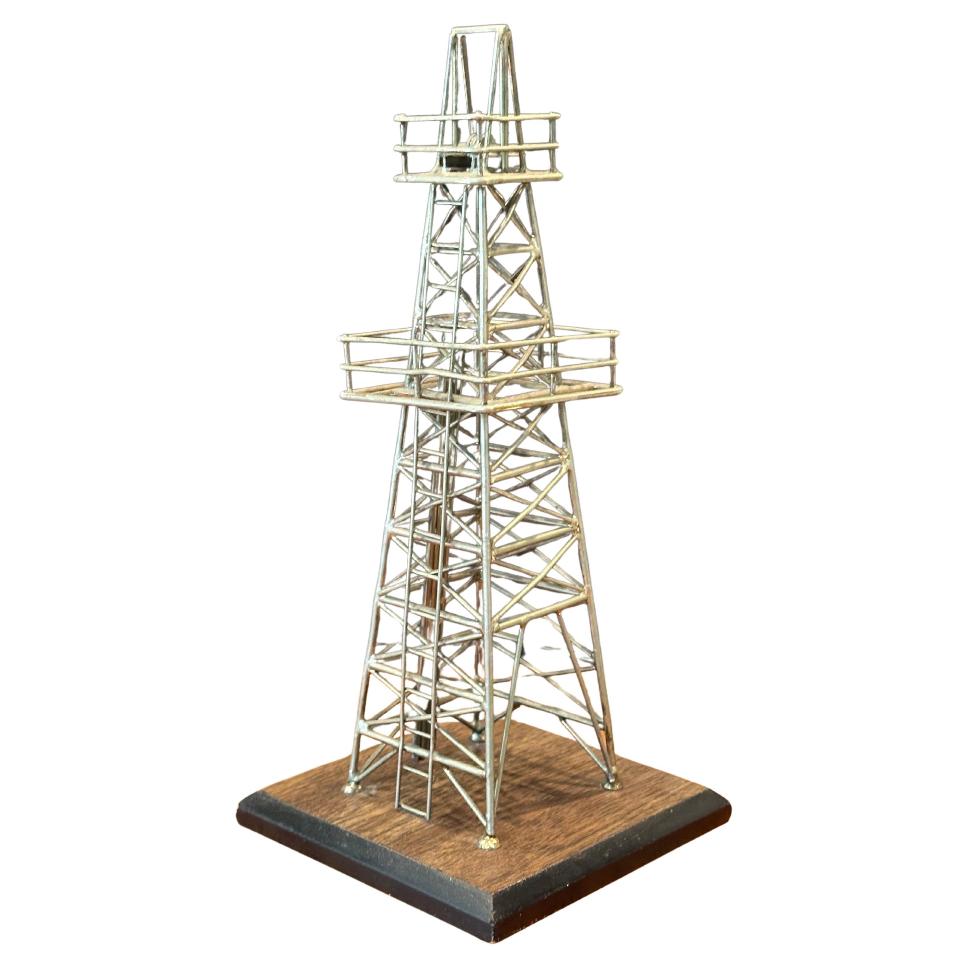 Modello / Scultura d'epoca di una torretta petrolifera in vendita