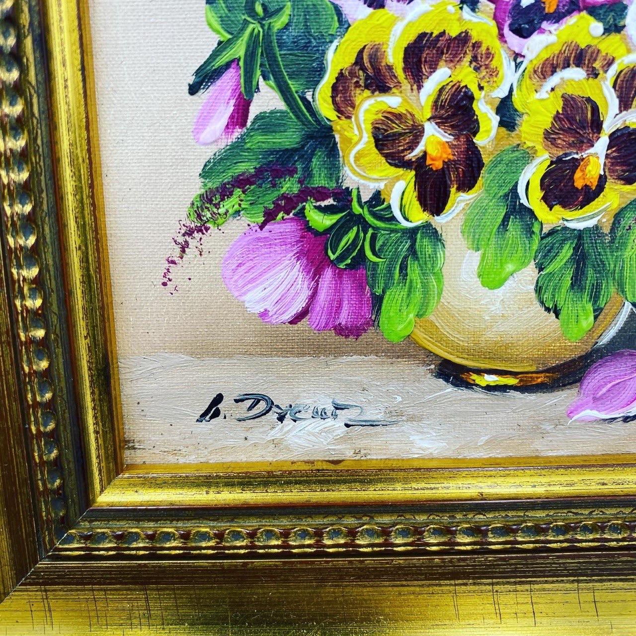 Gorgeous Original Impressionist Ölgemälde auf Leinwand. 

  Das Werk, das eine Blumenausstellung darstellt, hat eine schöne helle postimpressionistische Zeichnung und stammt etwa aus der zweiten Hälfte des 20. Jahrhunderts, signiert von der