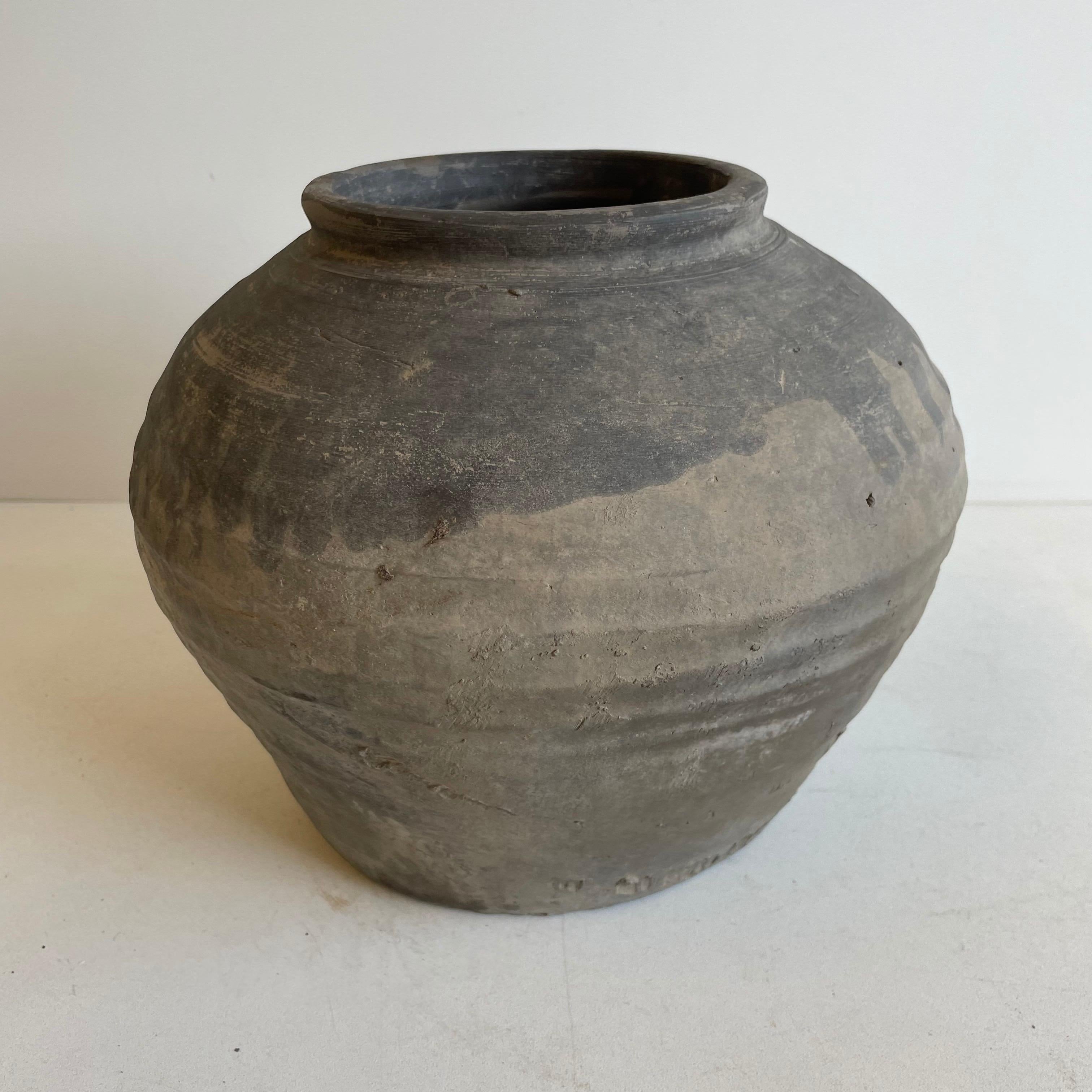 Vintage Oil Pottery Pot In Good Condition In Brea, CA