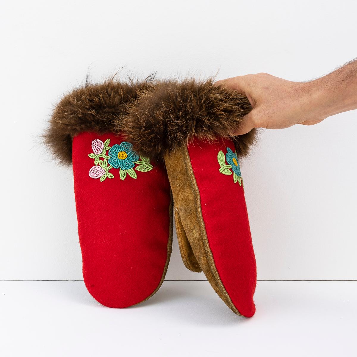 Native American Vintage Ojibwe Beaded Felt and Moose Skin Gauntlet Mittens, 1950s First Nations For Sale