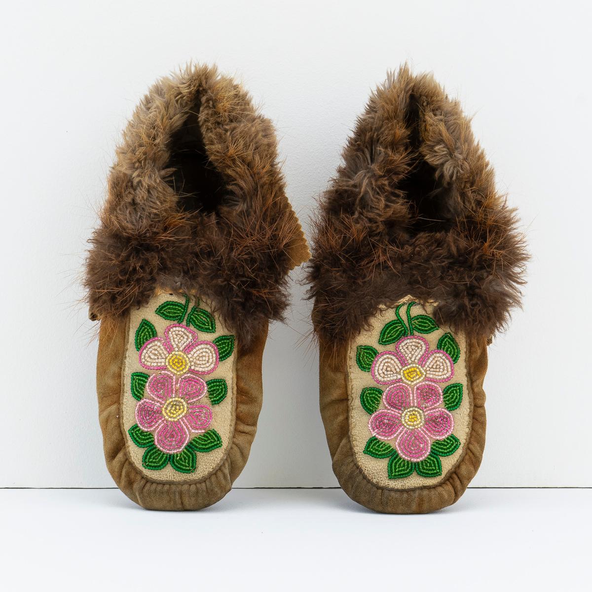 Native American Vintage Ojibwe Beaded Moose Skin Moccasins, 1950s Leather First Nation Ojibwa For Sale