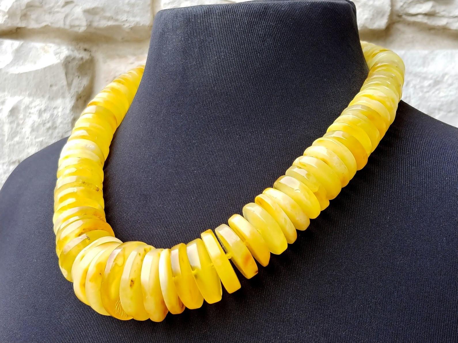 Vintage Old Baltic Egg Yolk Amber Necklace In Excellent Condition In Chesterland, OH