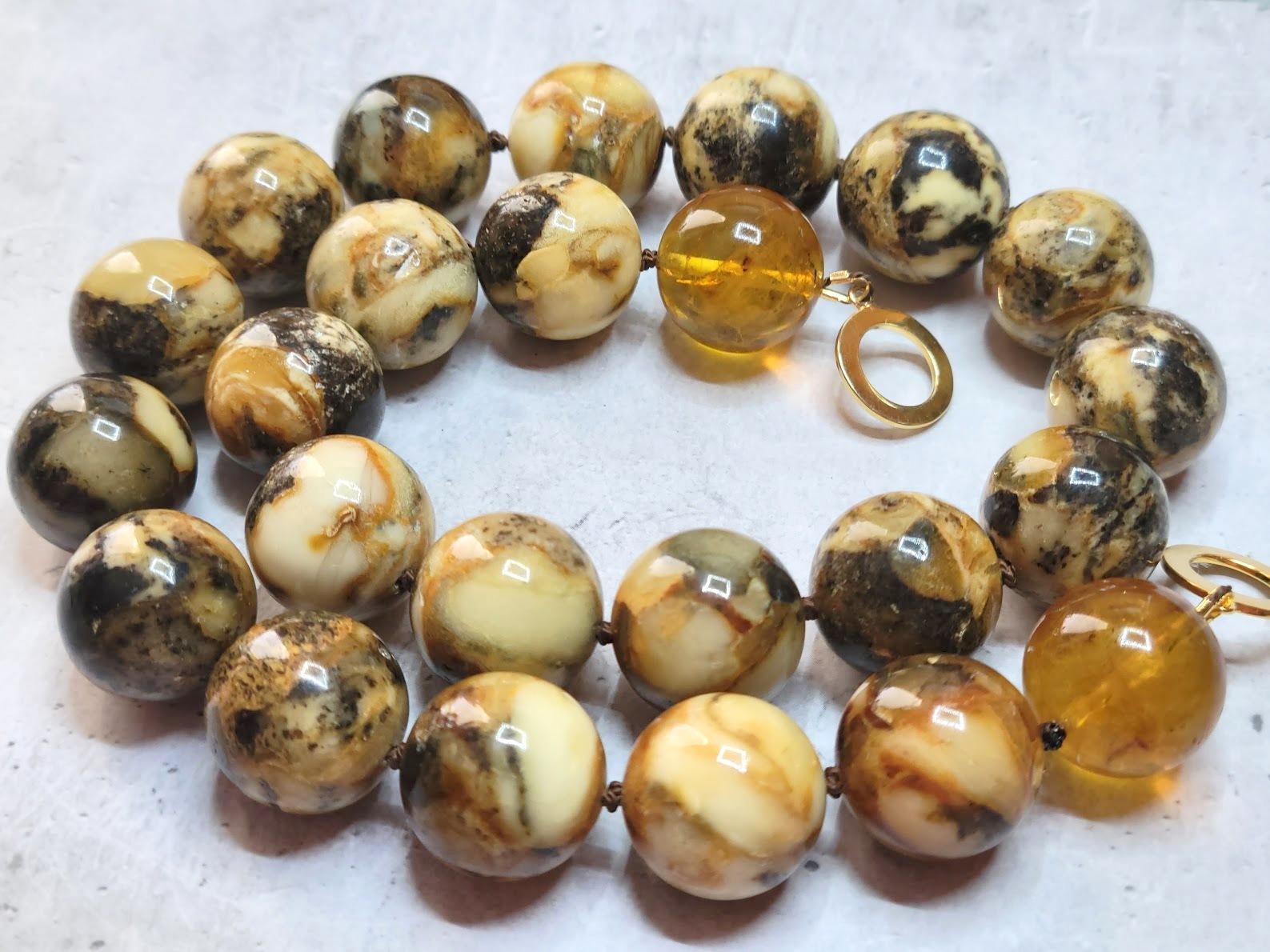 Women's Vintage Old Baltic Amber Quail Egg Necklace For Sale