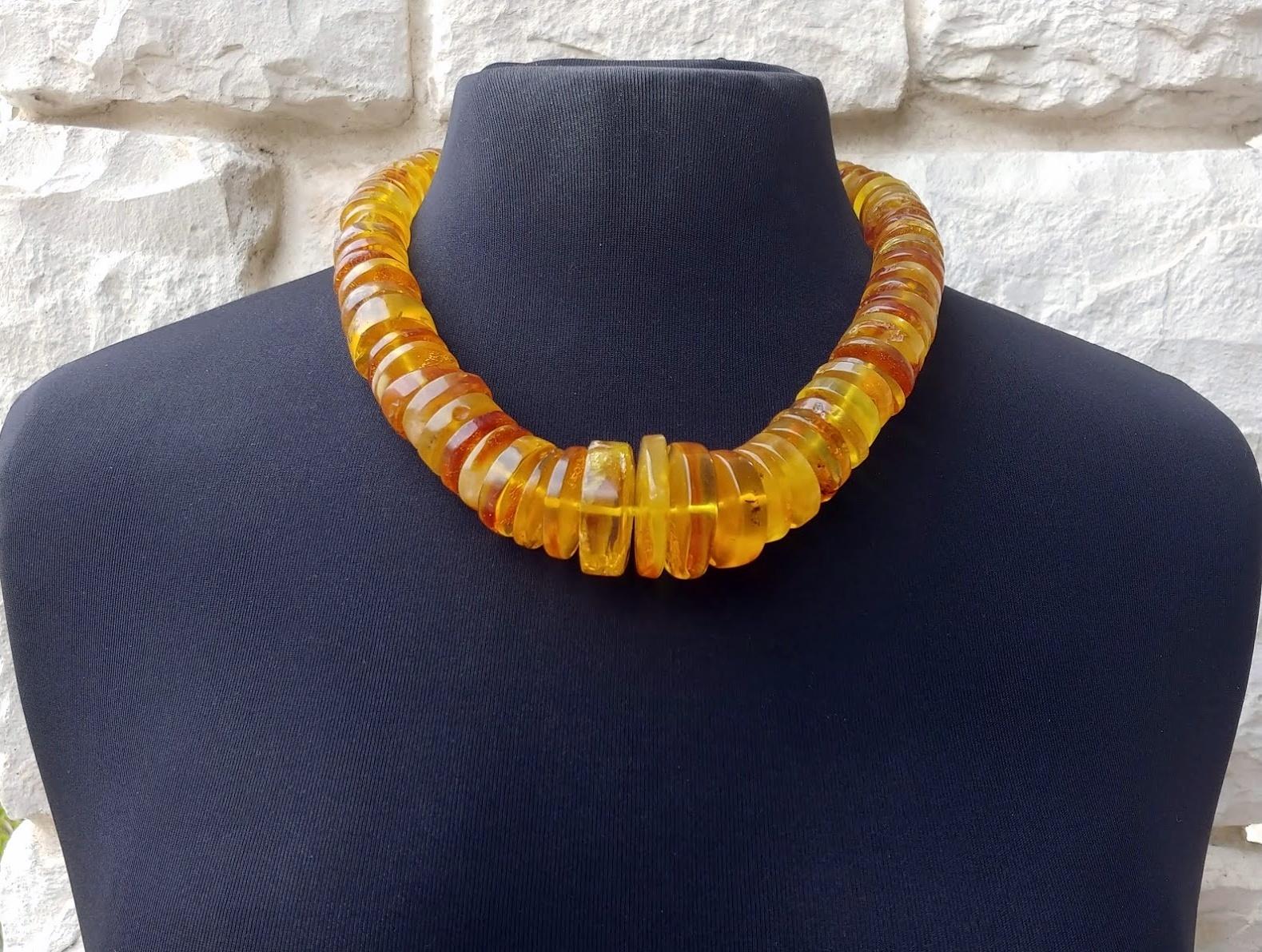 Vintage Old Baltic Honey Amber Necklace In Excellent Condition For Sale In Chesterland, OH