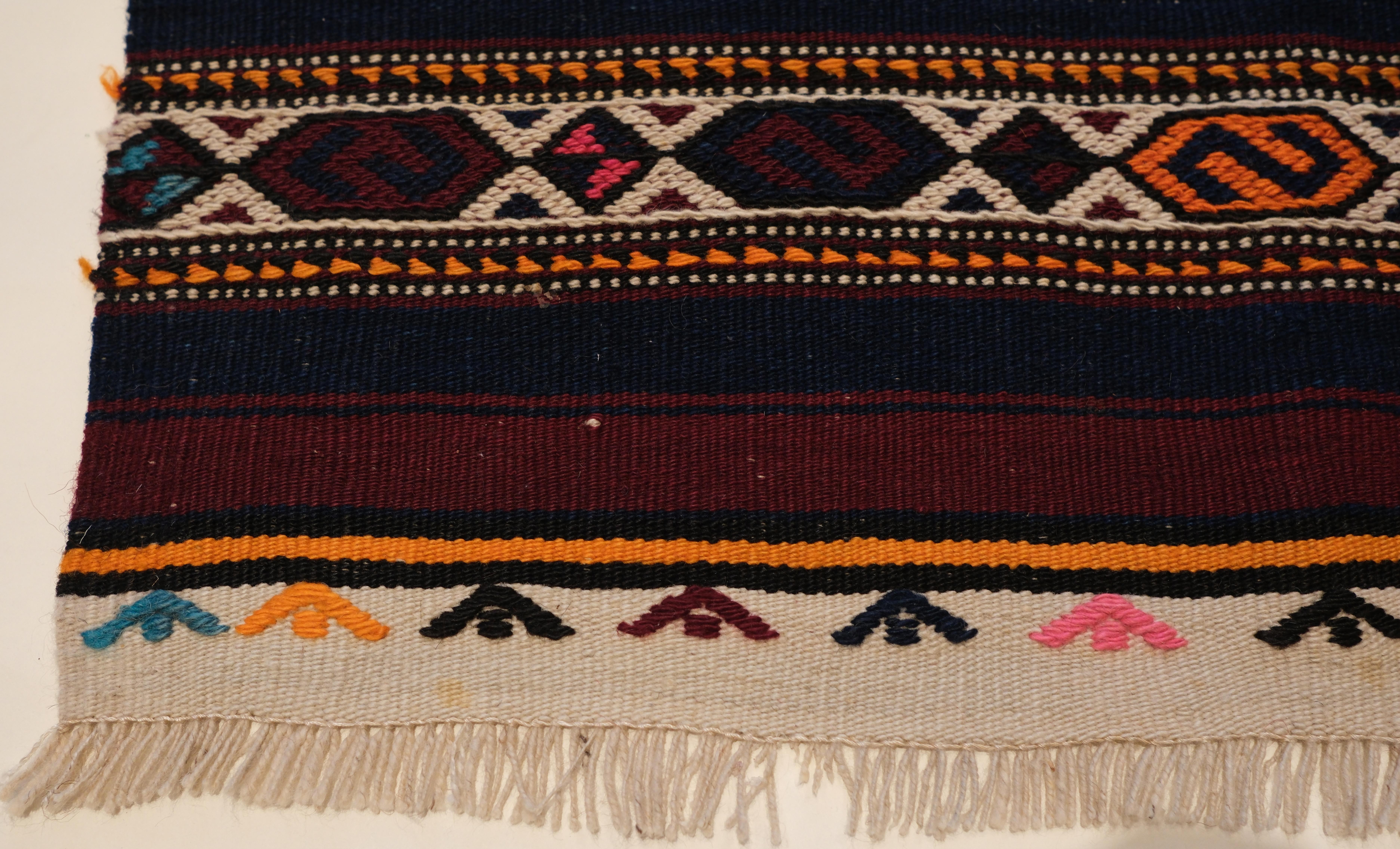 Vintage Old Bergama Kilim Cuval Teppich Chuval Mat Anatolian Turkish Yastik Carpet (Türkisch) im Angebot