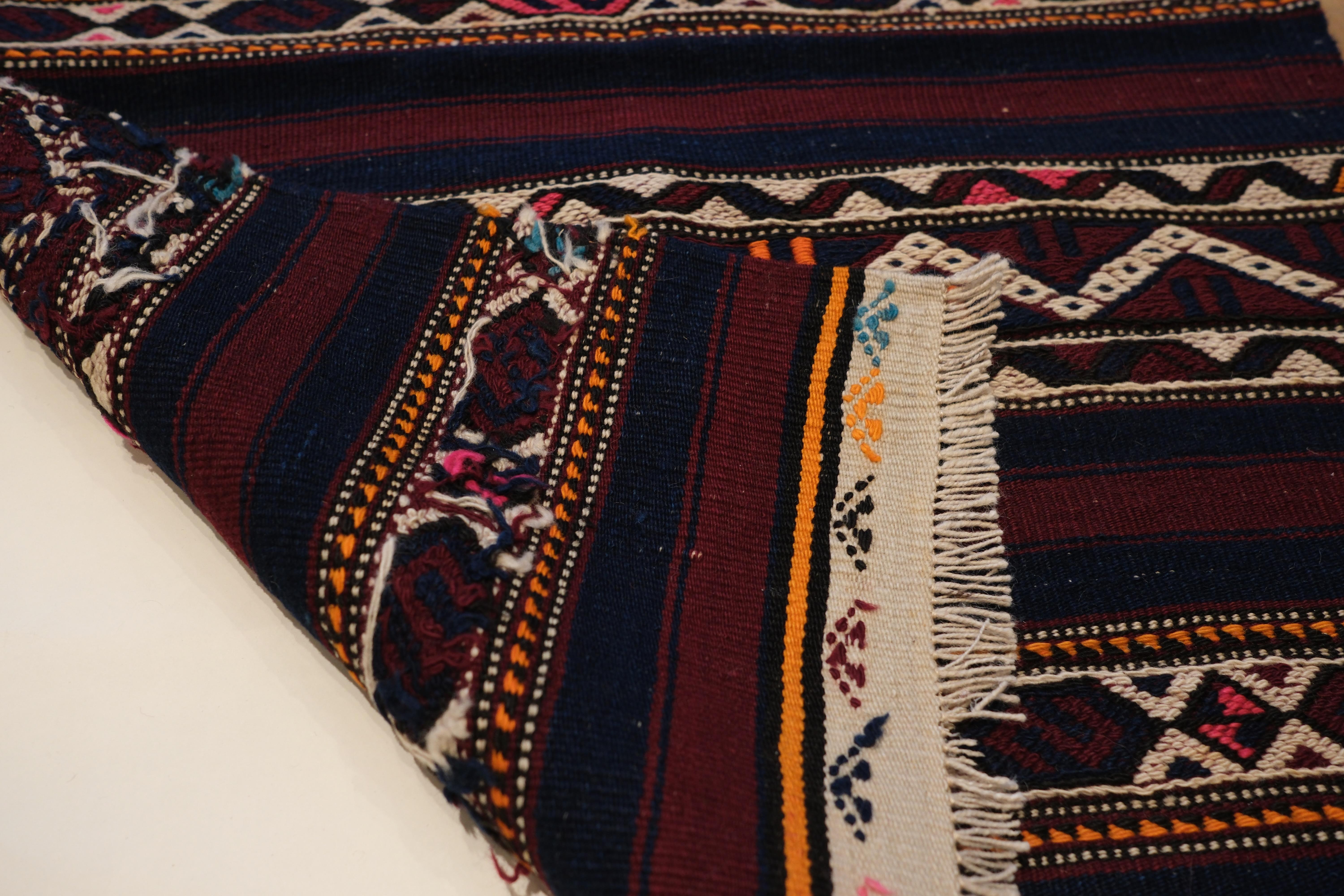 Vintage Old Bergama Kilim Cuval Teppich Chuval Mat Anatolian Turkish Yastik Carpet (Handgewebt) im Angebot