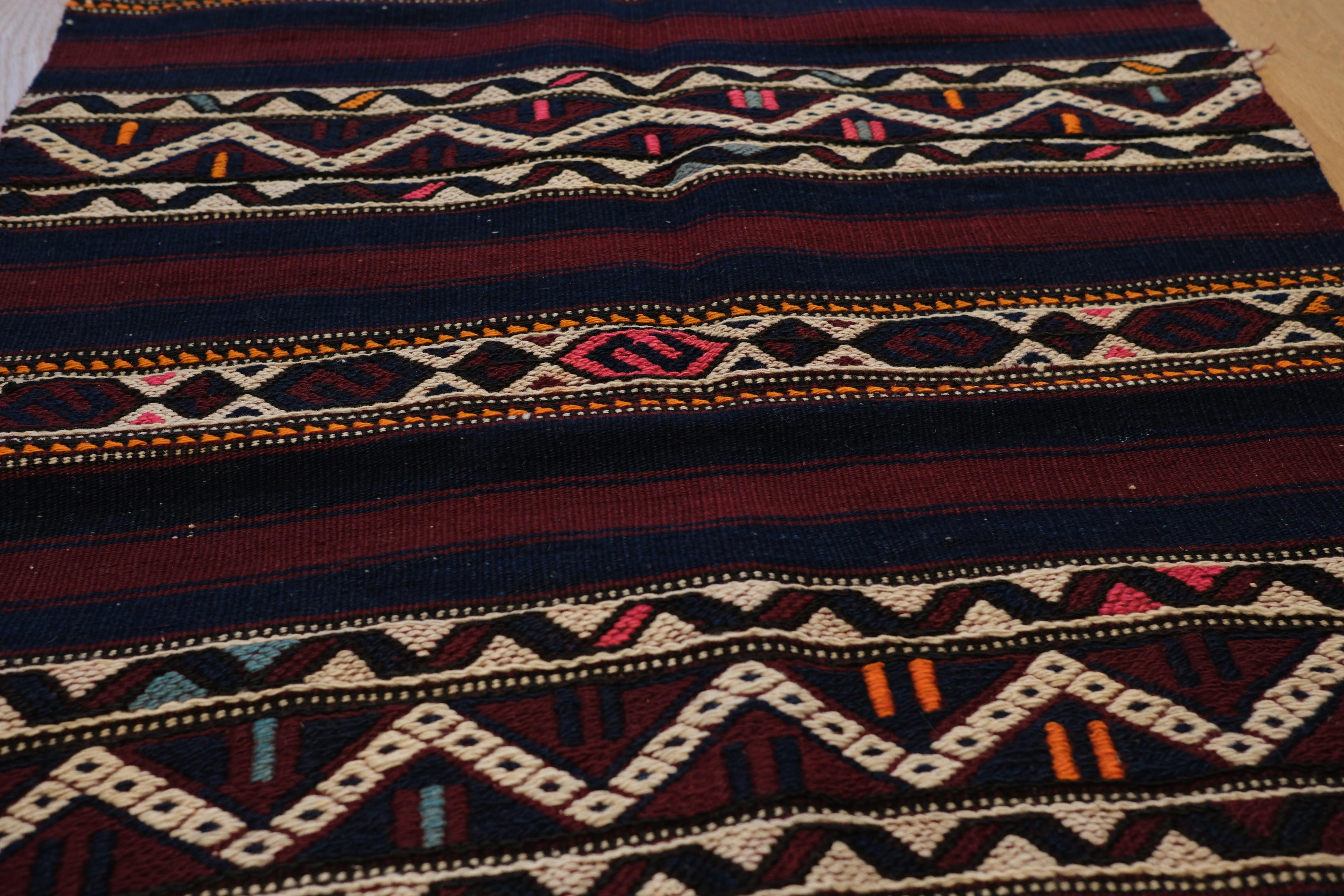 Vintage Old Bergama Kilim Cuval Teppich Chuval Mat Anatolian Turkish Yastik Carpet (20. Jahrhundert) im Angebot