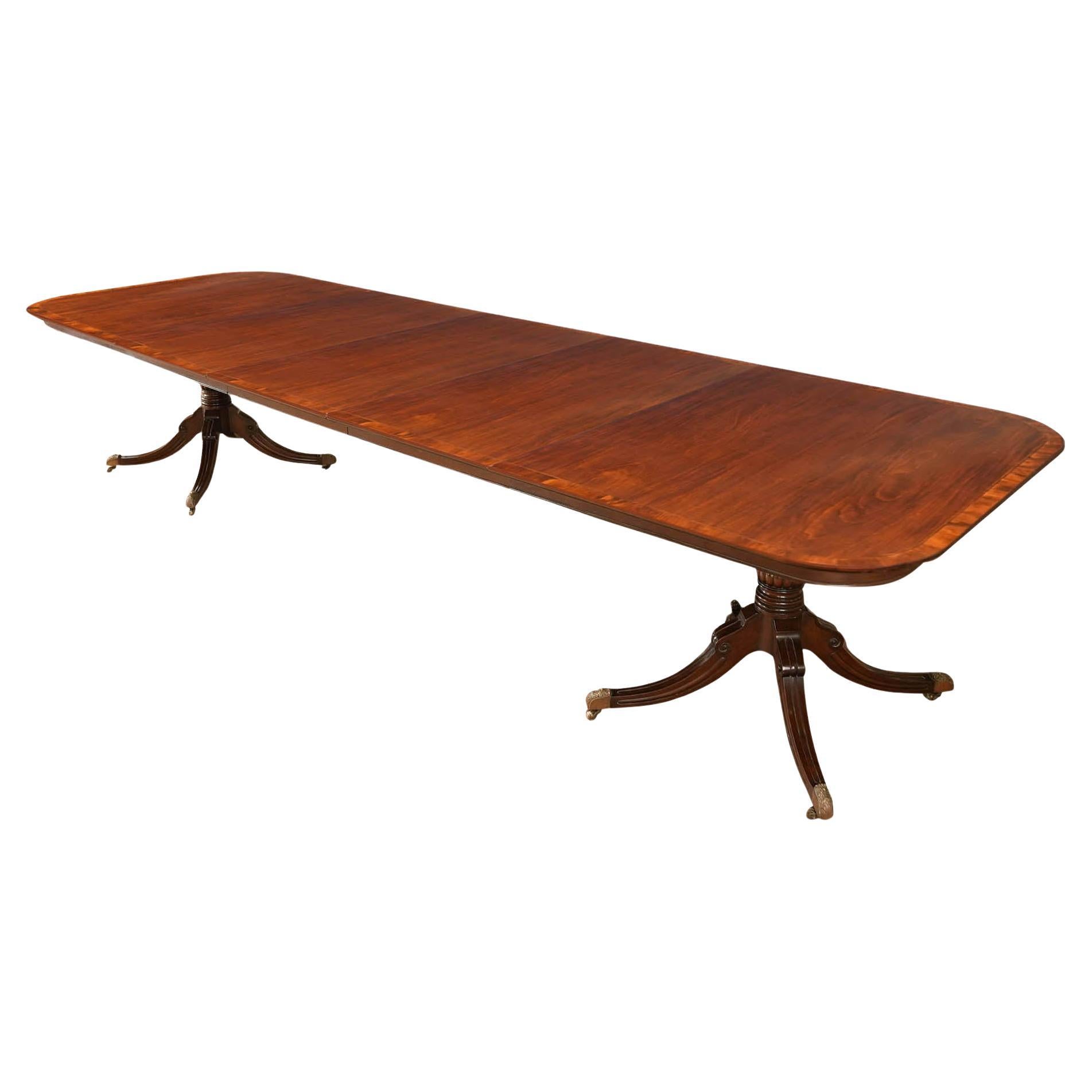 Vintage Old Colony Furniture Mahogany Dining Table im Angebot