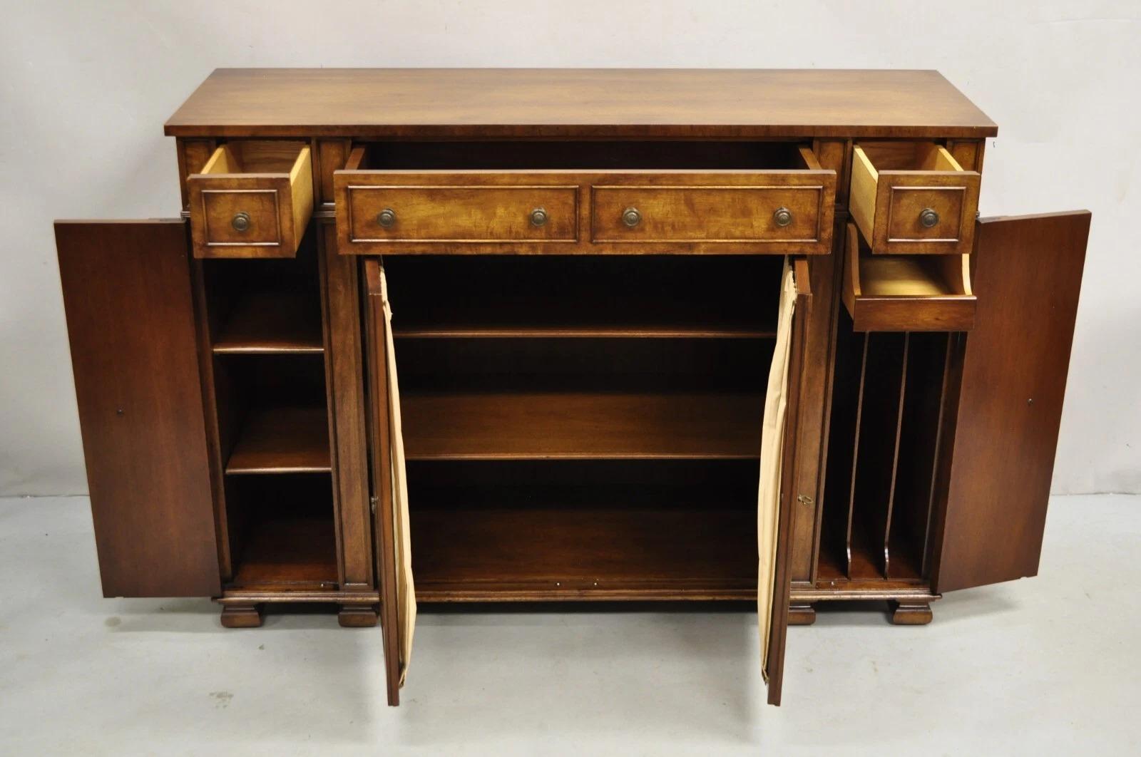 Inconnu Buffet d'appoint en acajou de style Régence ancienne colonie avec surface d'écriture en vente