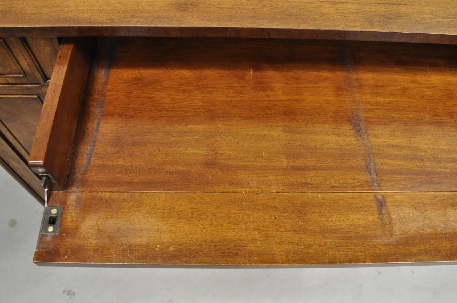 Buffet d'appoint en acajou de style Régence ancienne colonie avec surface d'écriture en vente 1