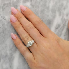 Anello vintage con diamanti taglio cuscino e taglio baguette in oro bianco 18 carati