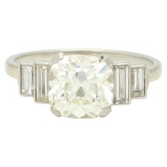 Bague ancienne en or blanc 18k avec diamants taille coussin et taille baguette