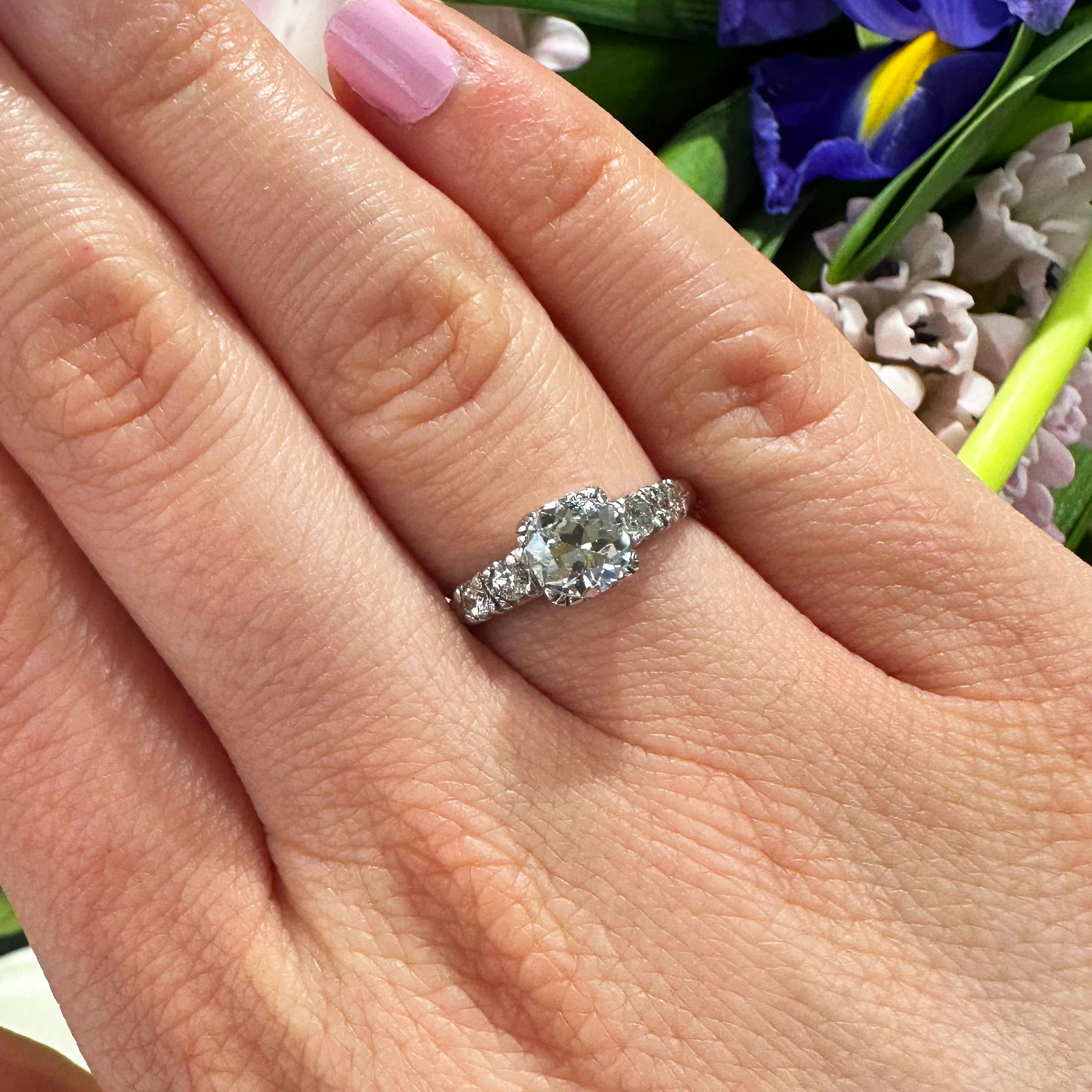 Taglio vecchia miniera Anello solitario in platino e diamanti d'epoca con taglio antico da 0,75 carati E VS1 in vendita