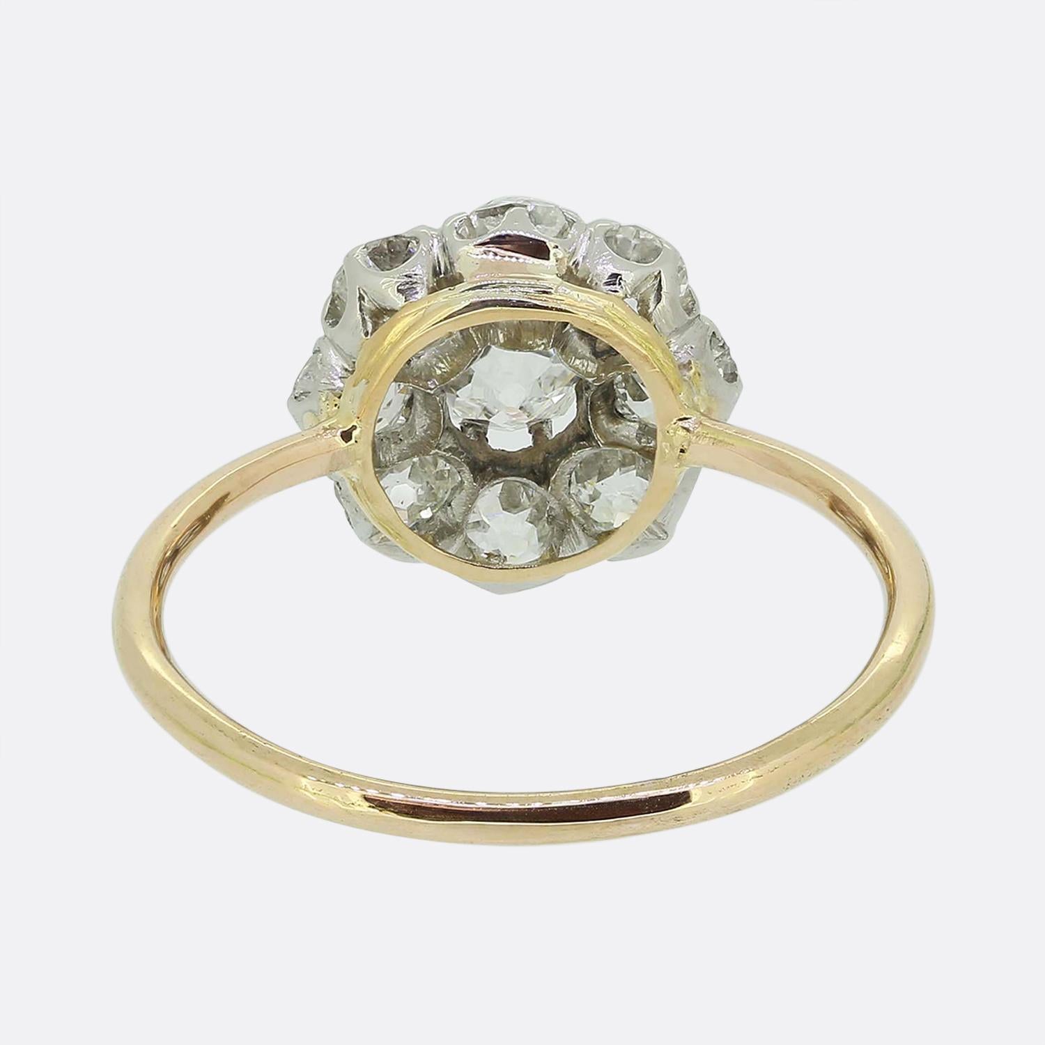 Vintage Old Cut Diamond Cluster Ring In Good Condition For Sale In London, GB