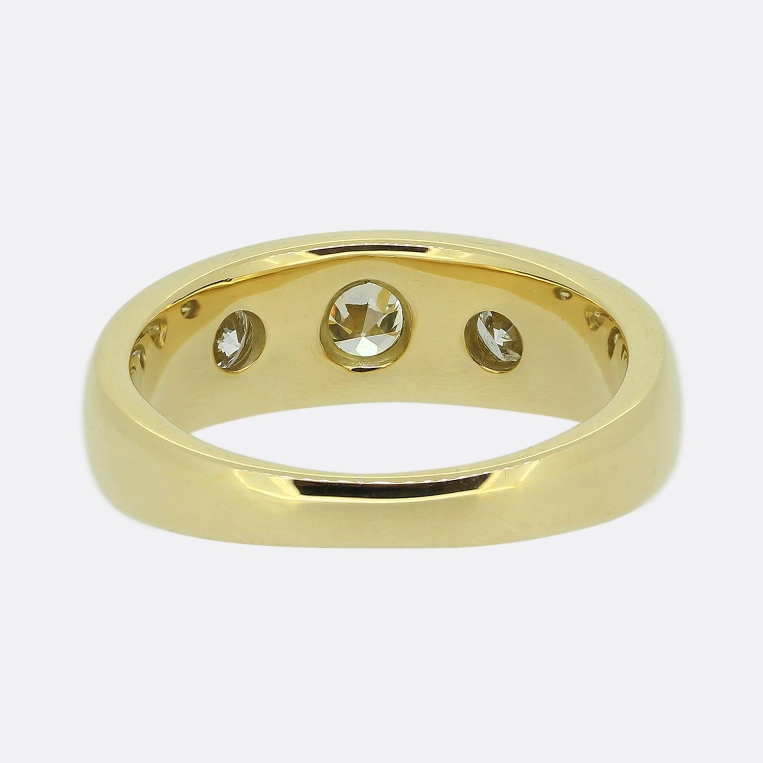 Vintage Altschliff Diamant Drei-Stein Zigeuner Ring im Zustand „Gut“ in London, GB